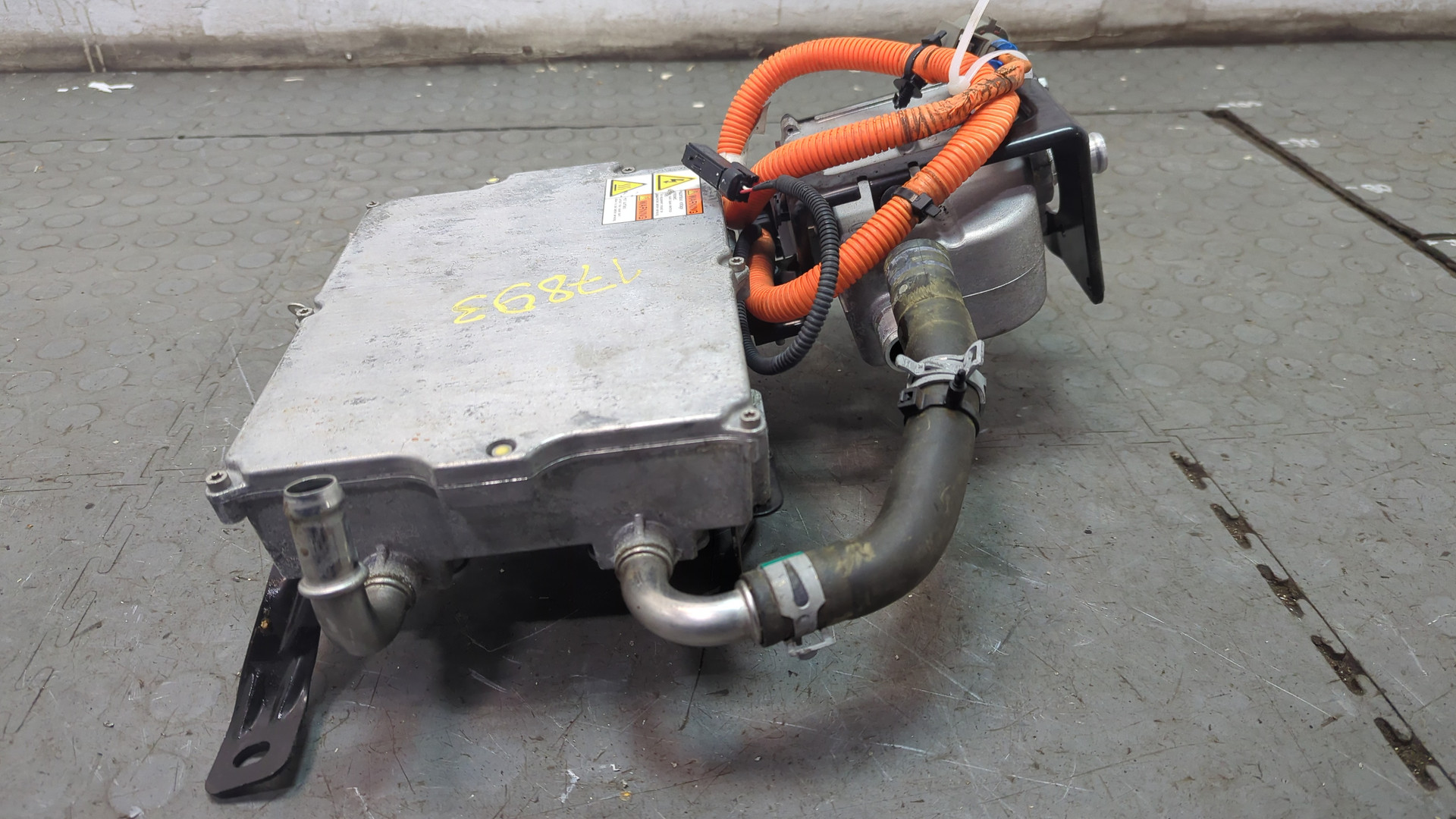 Преобразователь напряжения (адаптер)