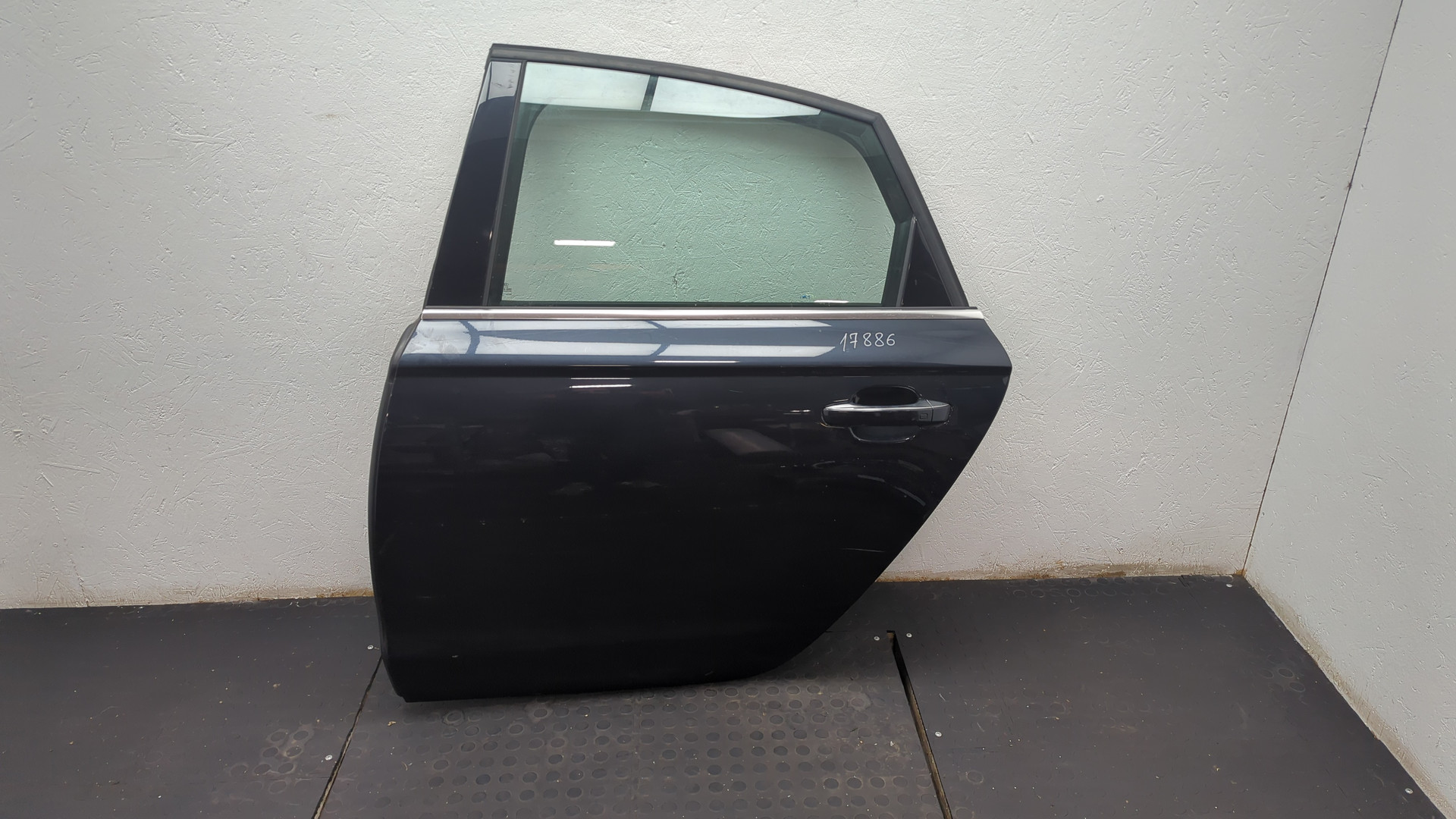 Дверь задняя левая