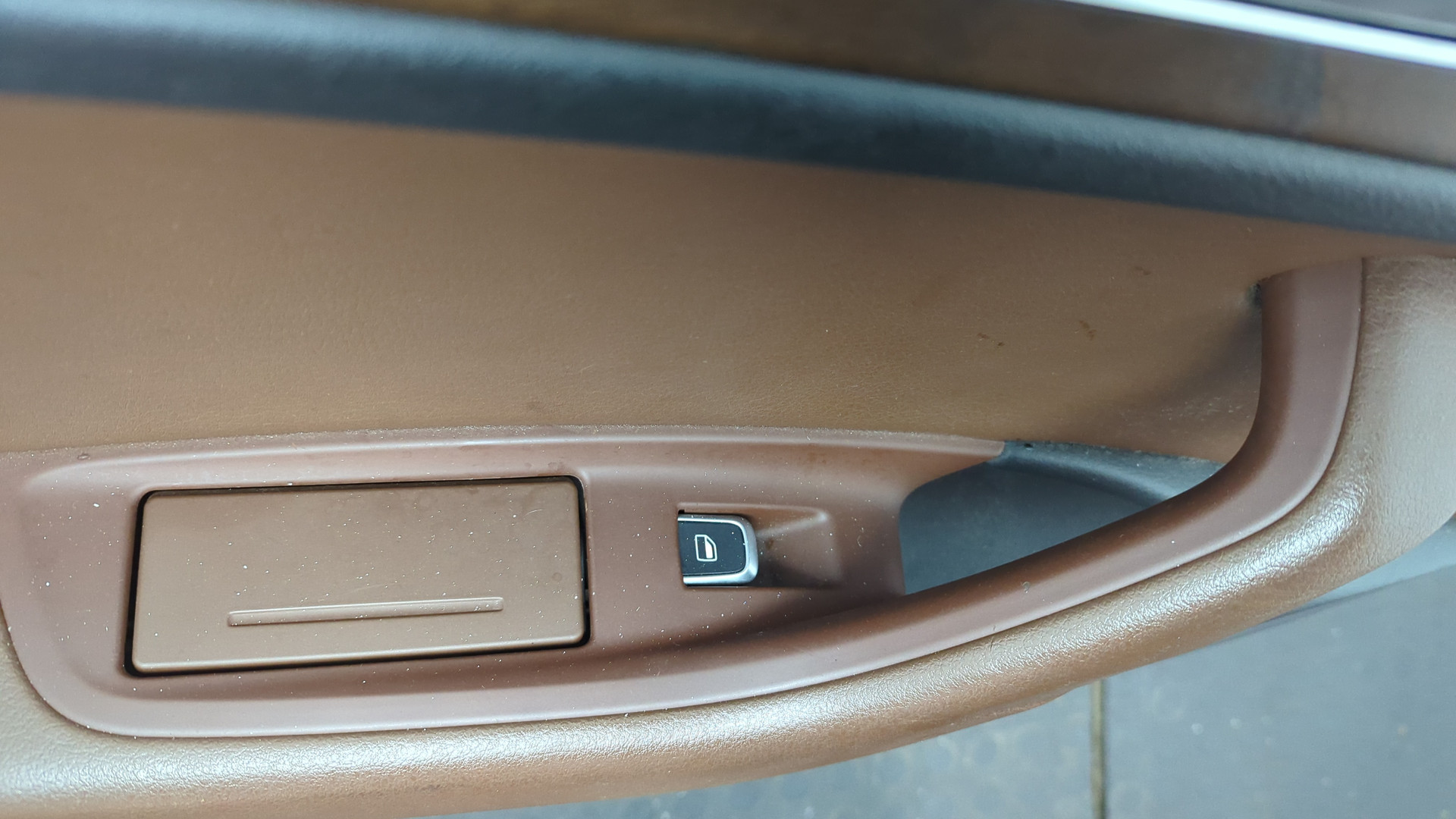 Дверь задняя левая