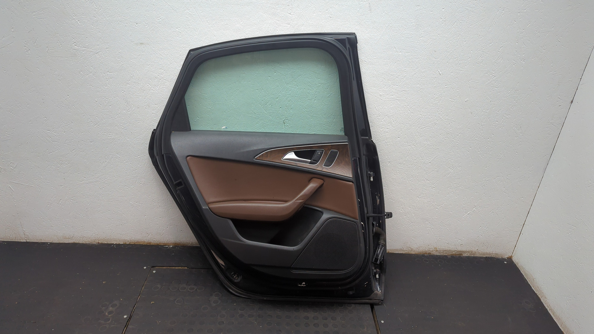 Дверь задняя левая