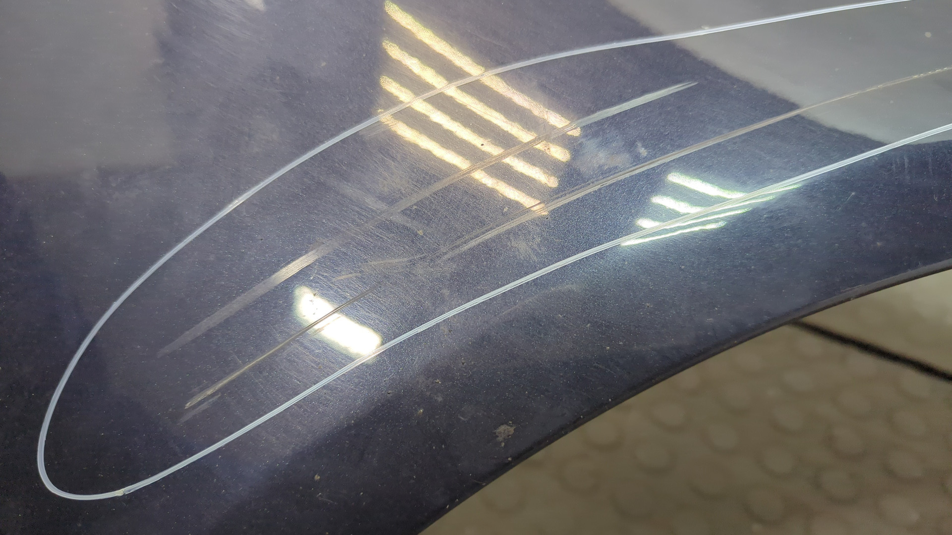 Крыло переднее правое