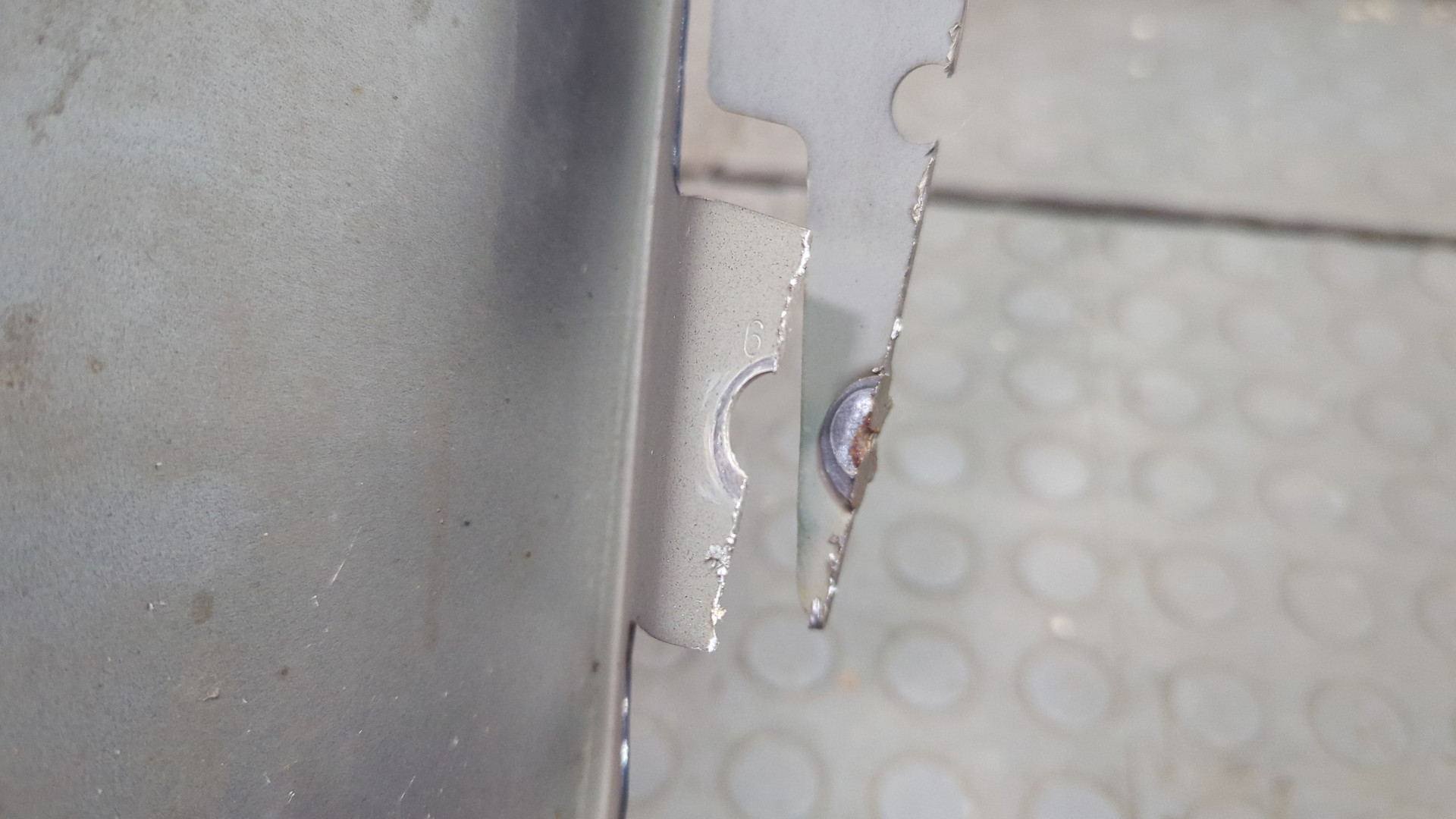 Крыло переднее правое