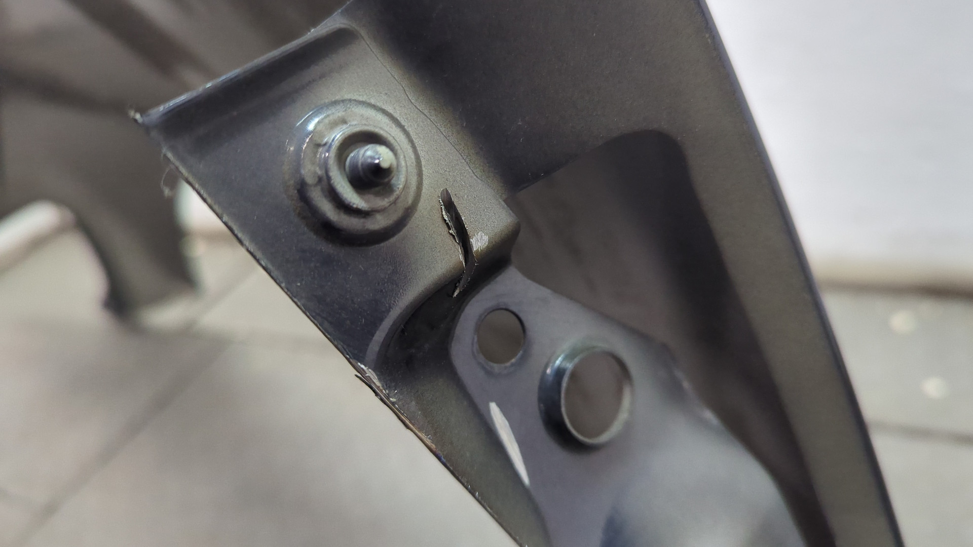 Крыло переднее правое