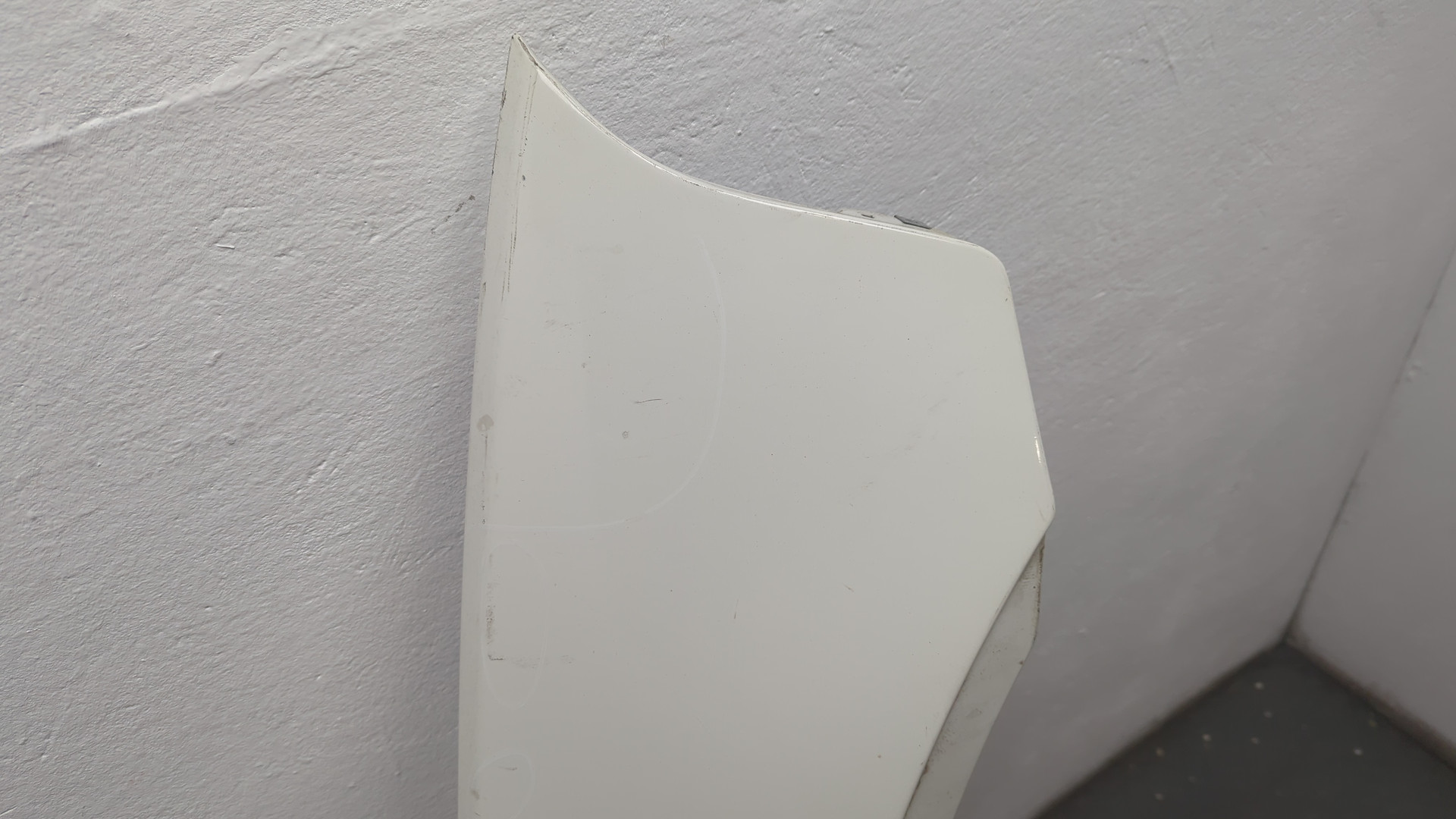 Крыло переднее правое