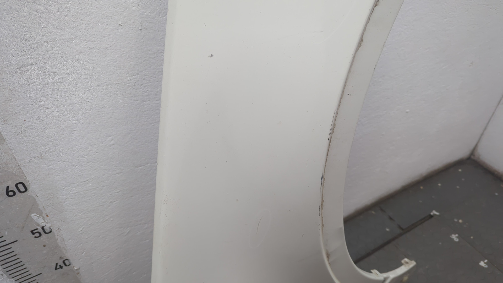 Крыло переднее правое