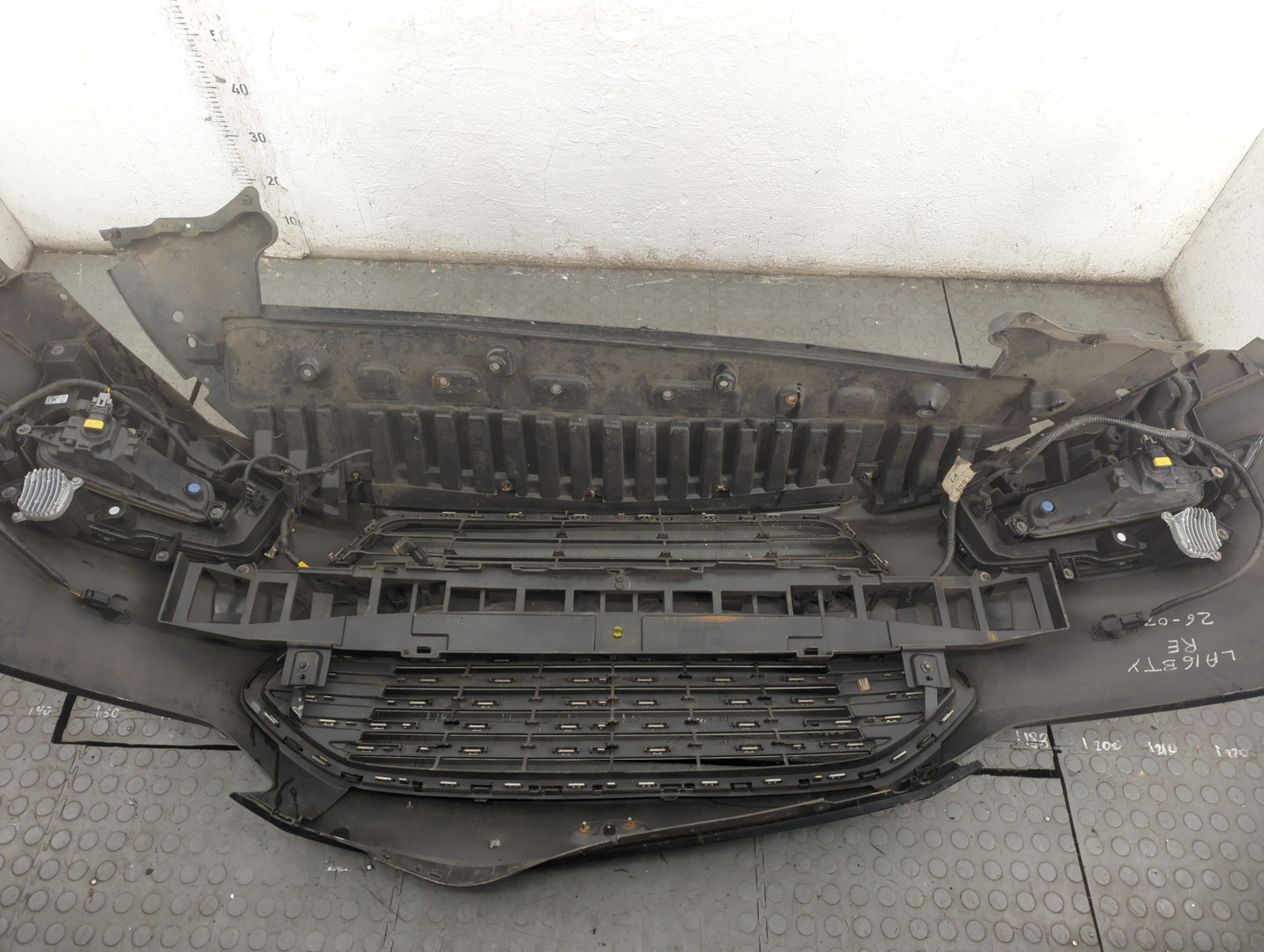 Бампер передний