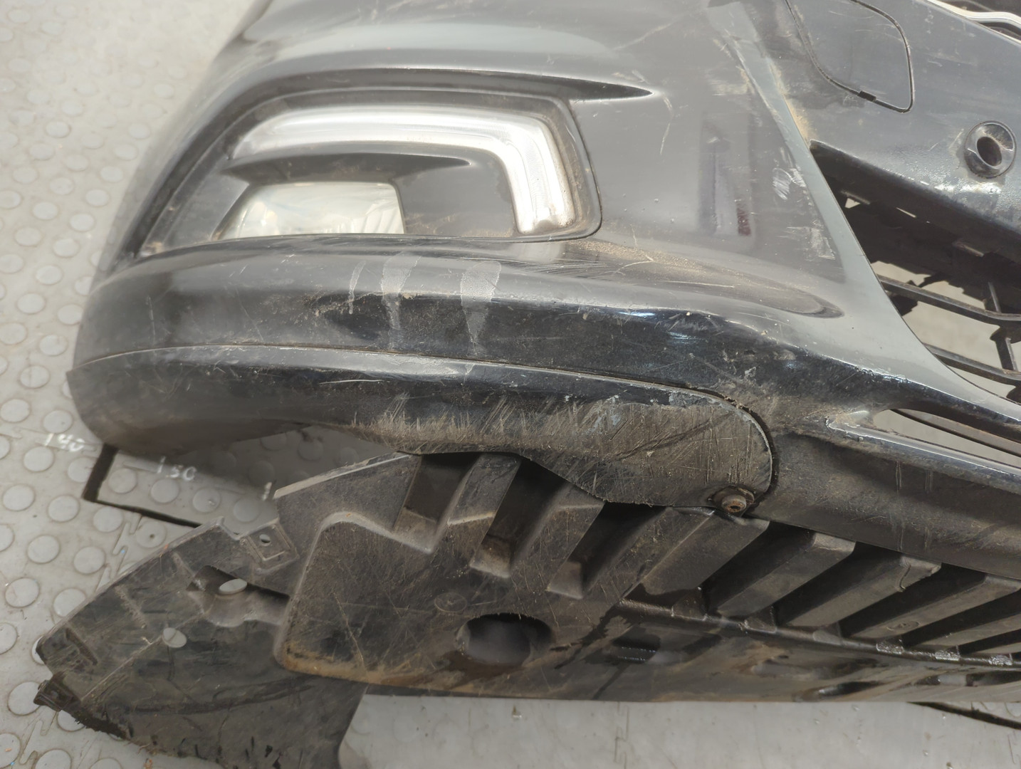 Бампер передний