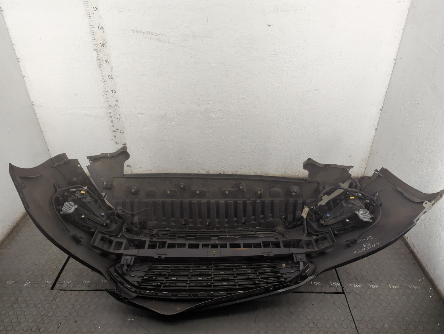 Бампер передний