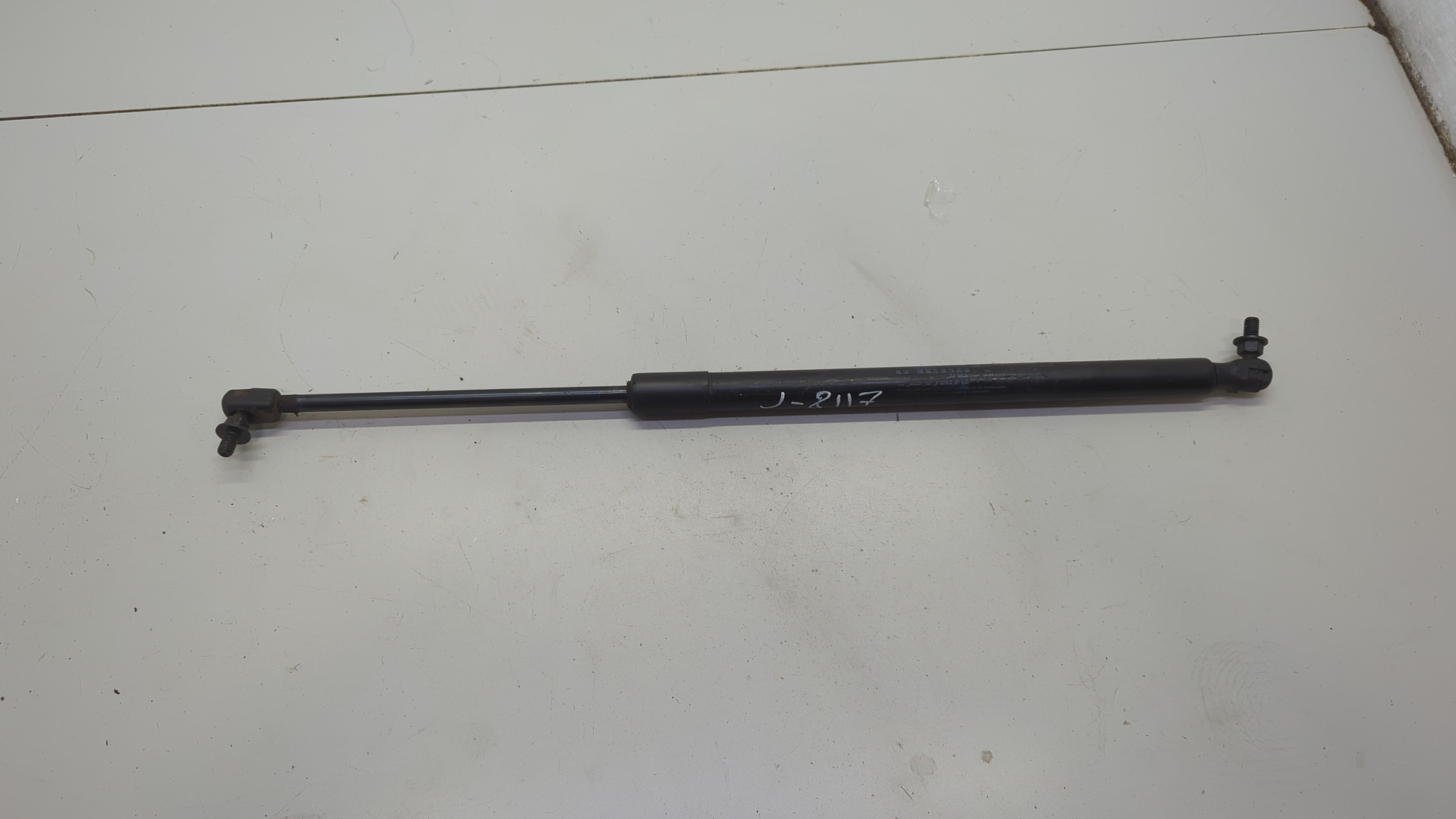 Амортизатор капота