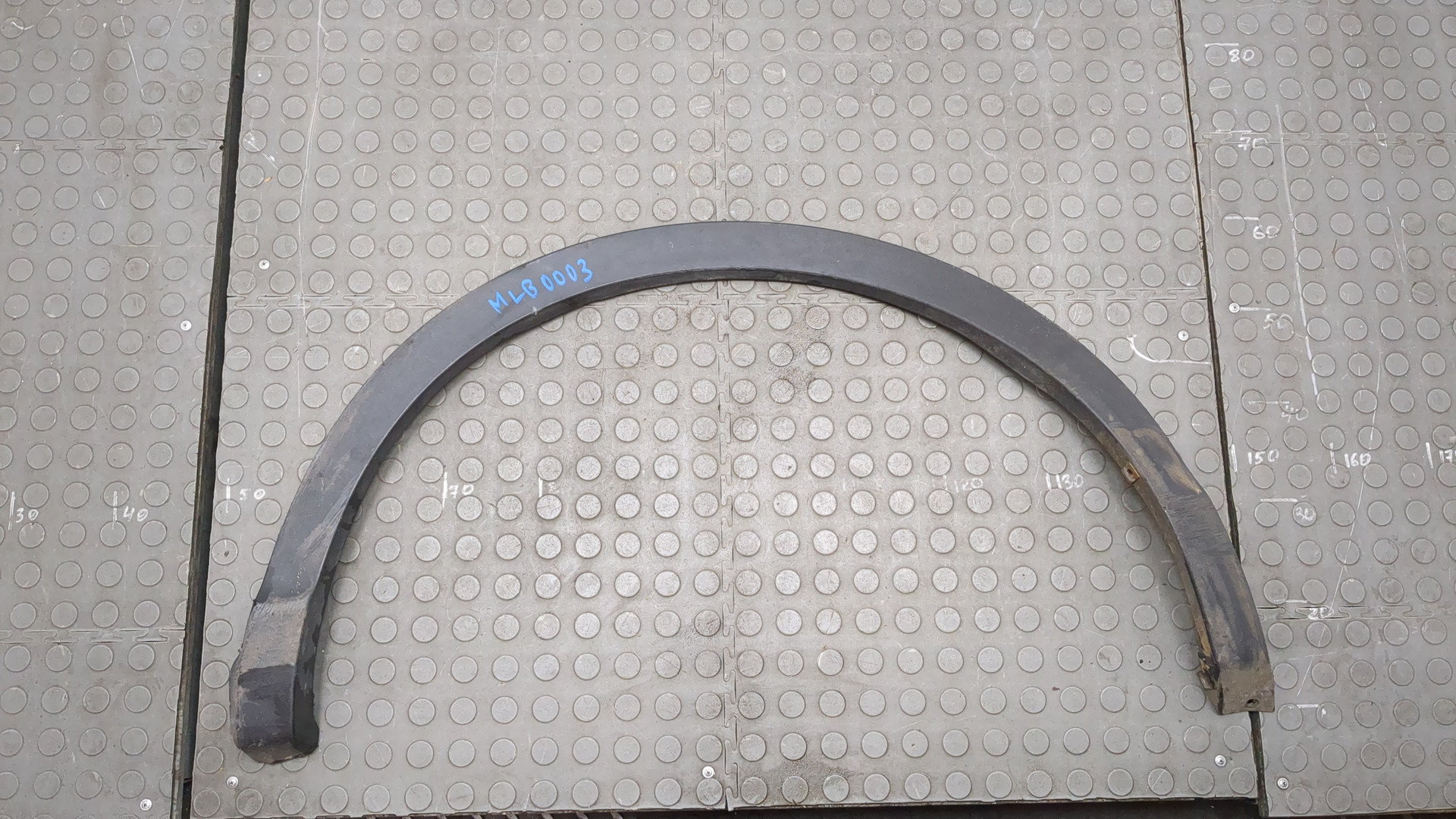 Накладка переднего крыла левого