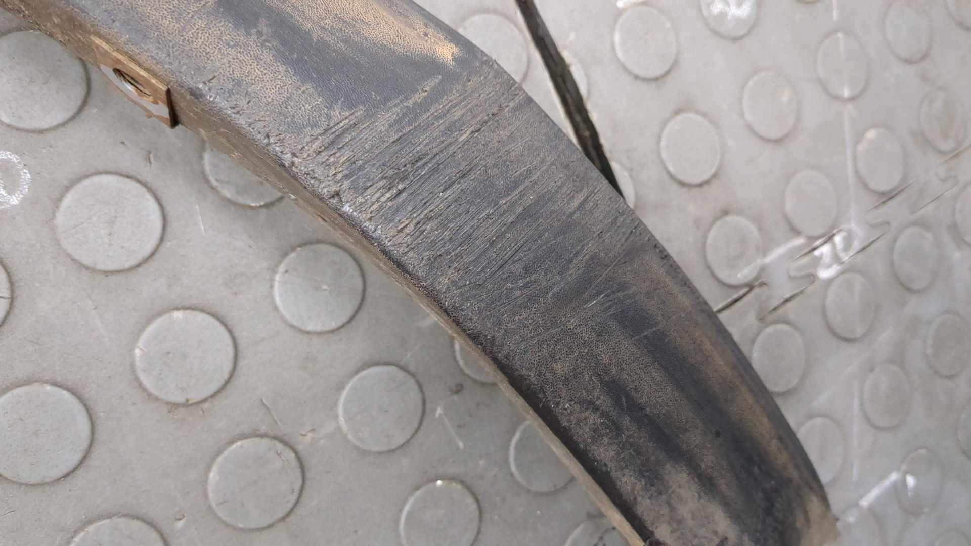 Накладка переднего крыла левого