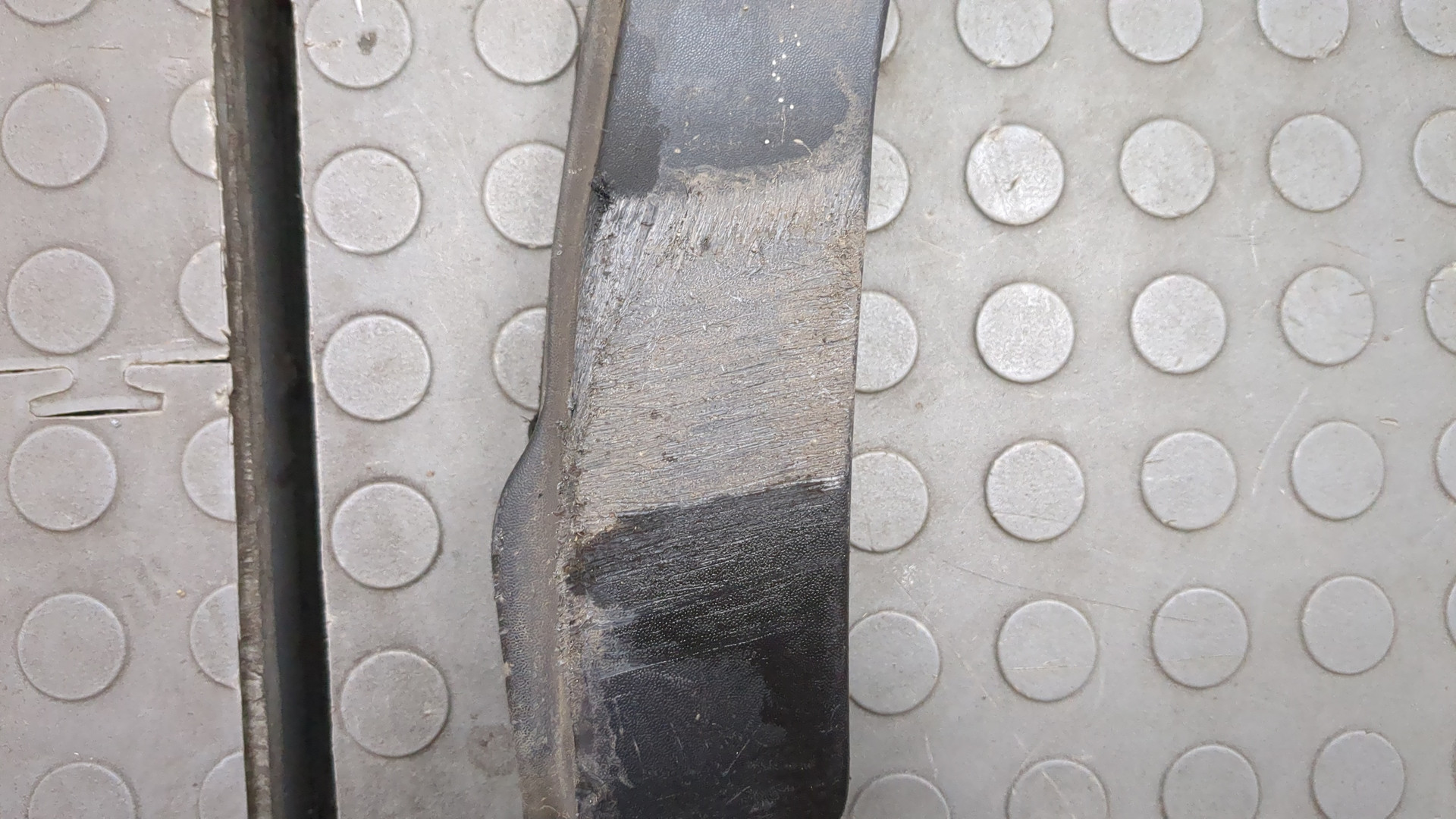 Накладка переднего крыла левого