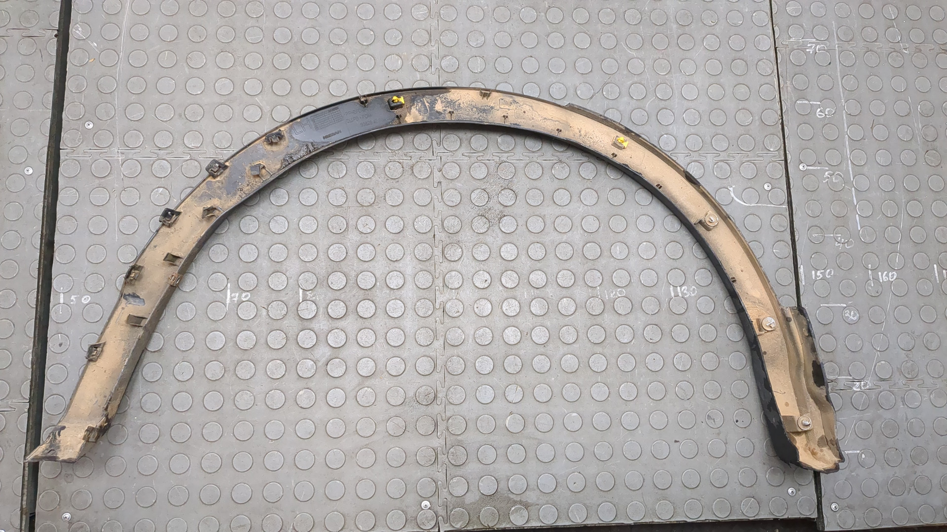 Накладка переднего крыла левого