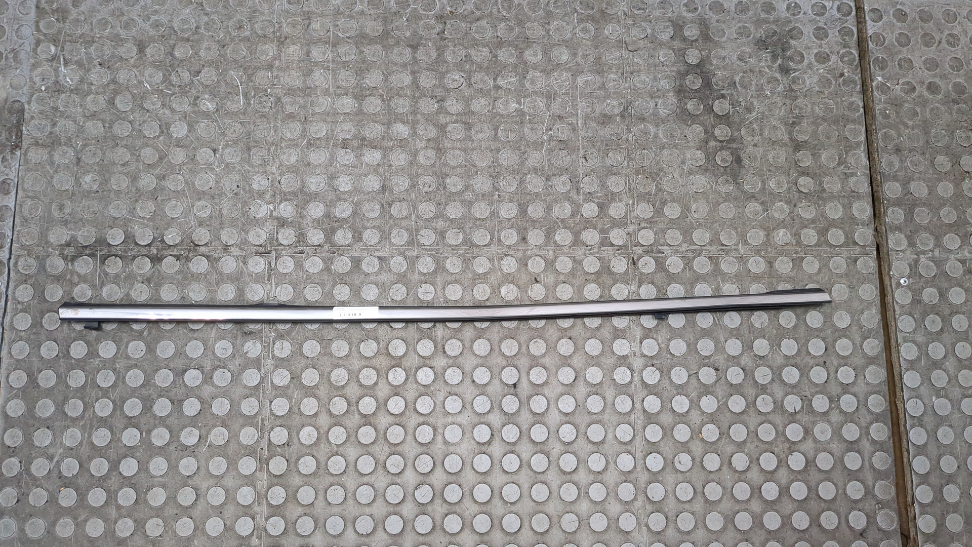 Накладка стекла заднего правого