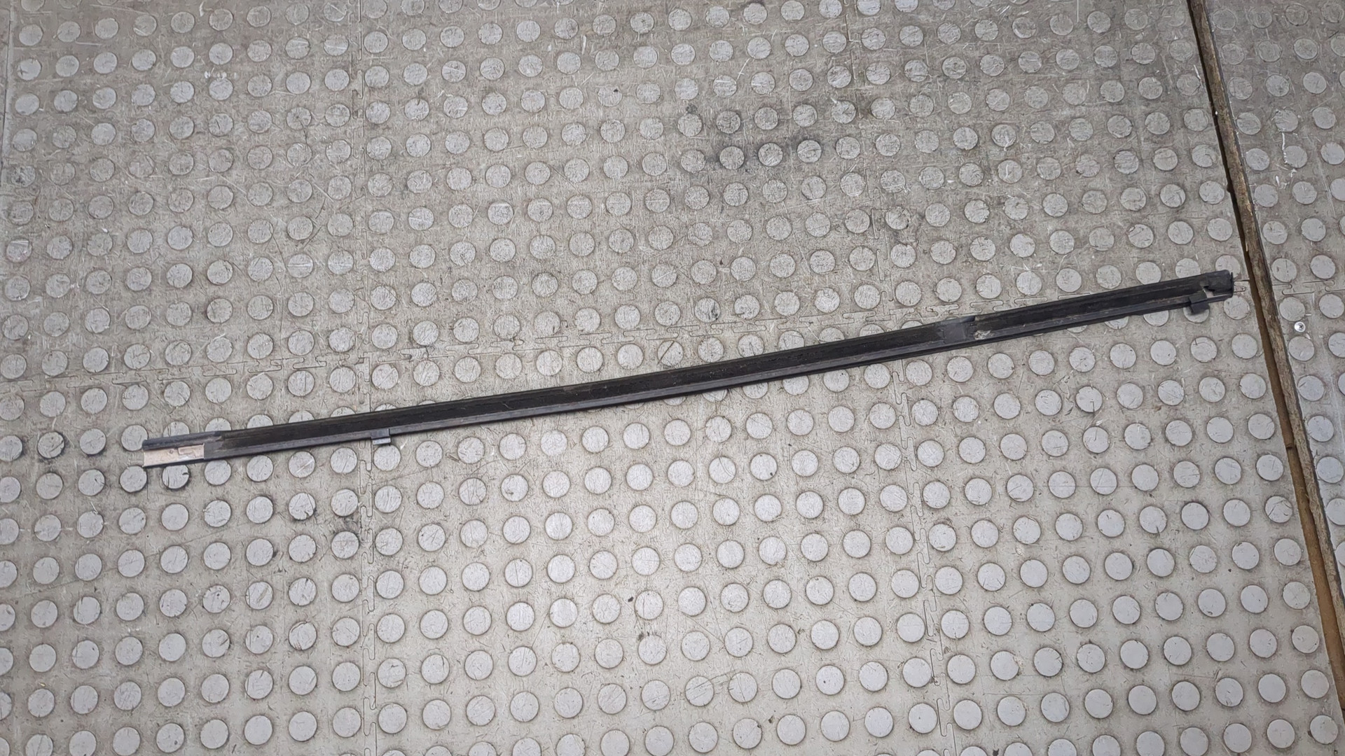 Накладка стекла заднего правого