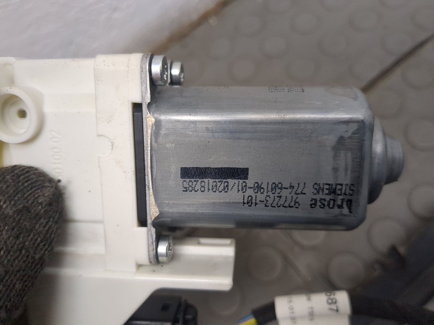 Стеклоподъемник электр. передний левый