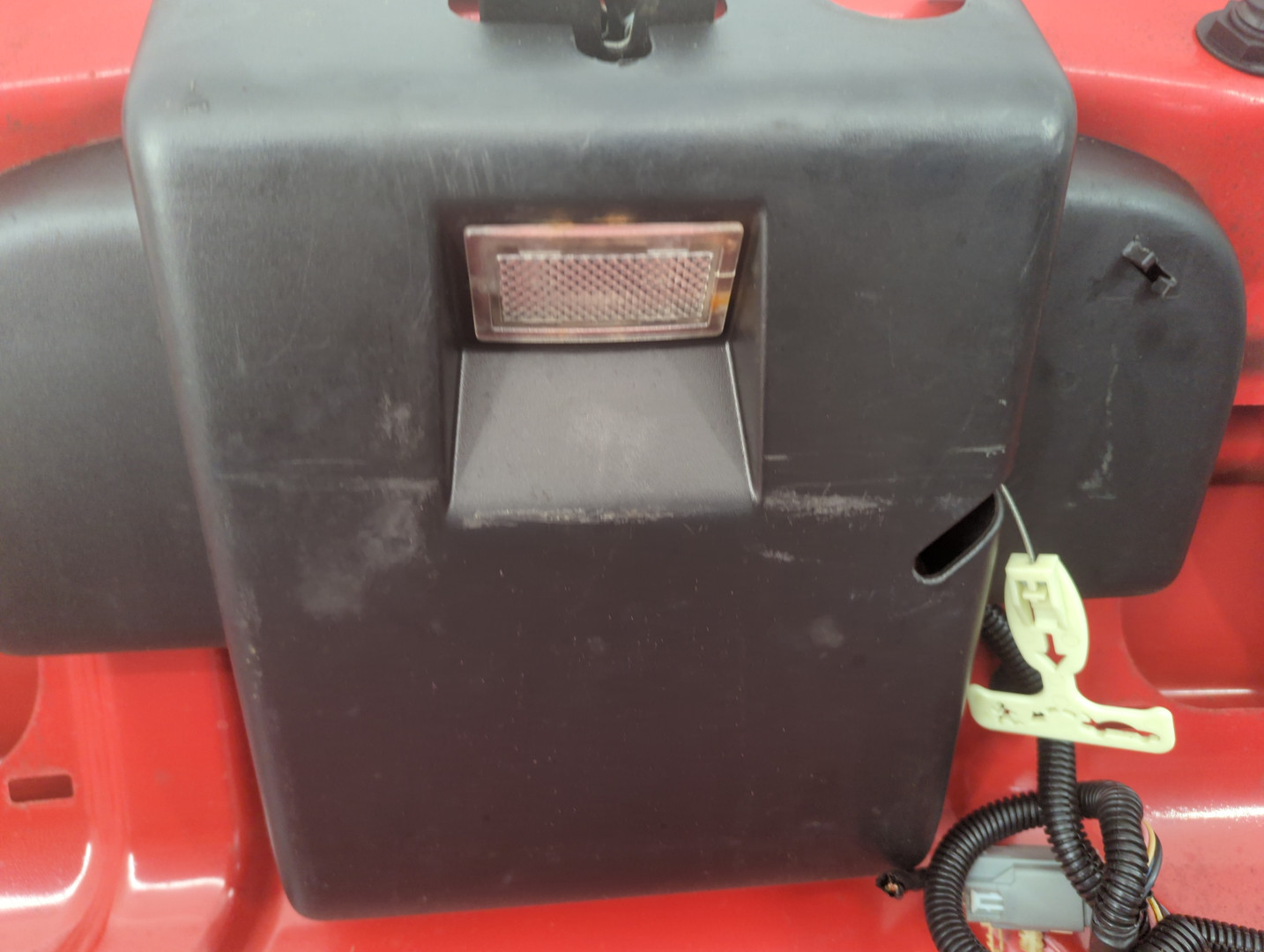 Дверь багажника