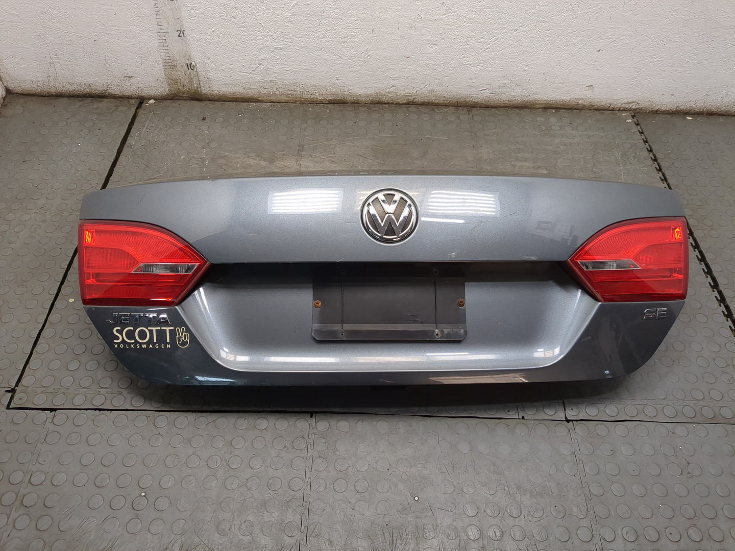 Дверь багажника