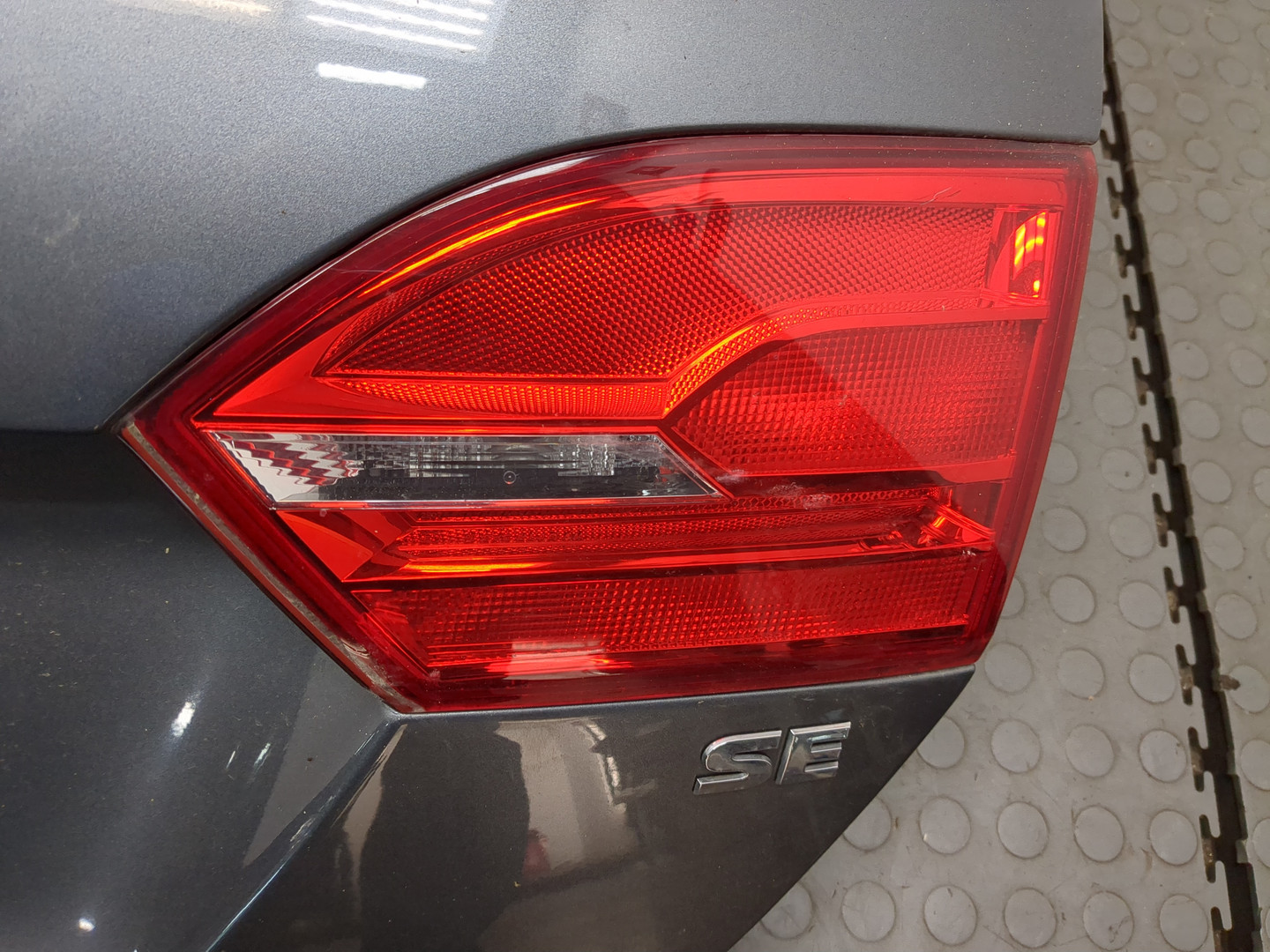 Дверь багажника