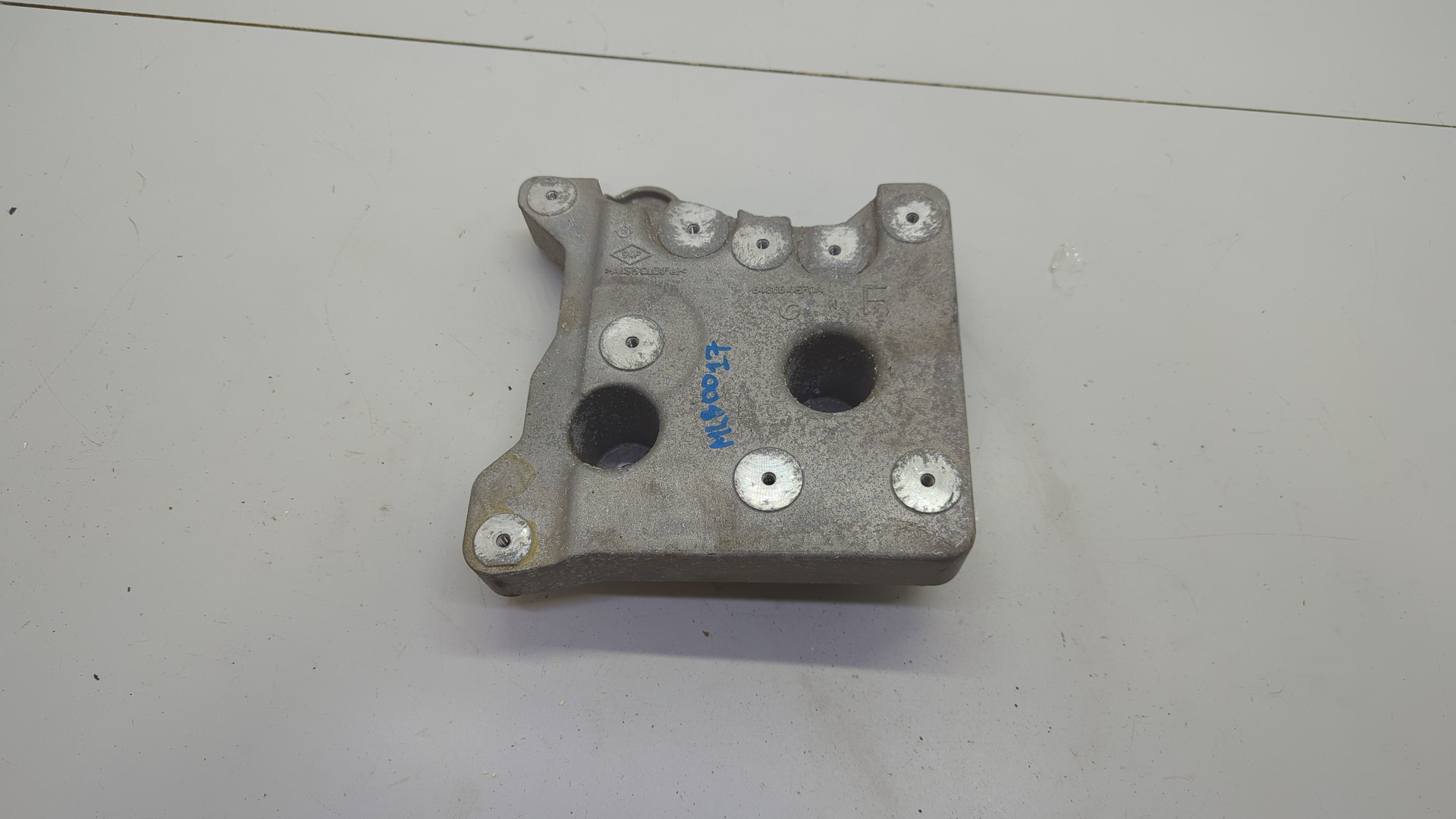 Кронштейн (сопут. товар)