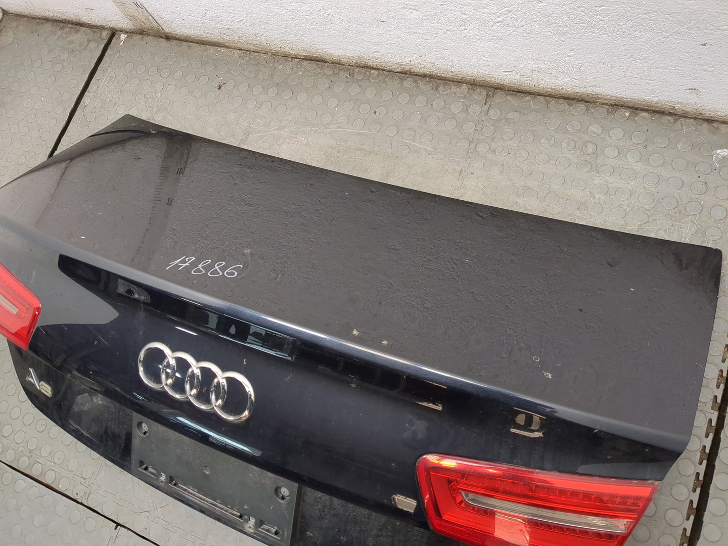 Дверь багажника