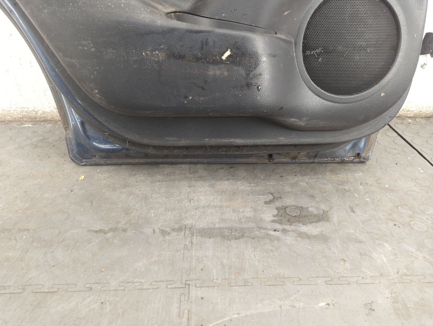 Дверь задняя левая