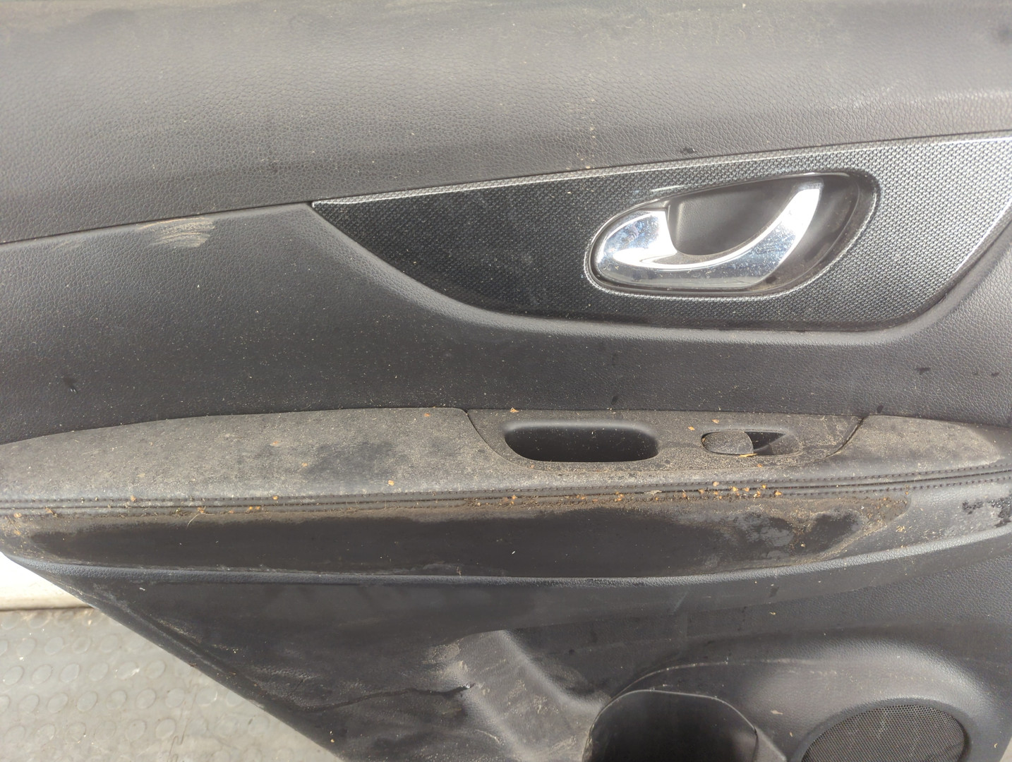 Дверь задняя левая