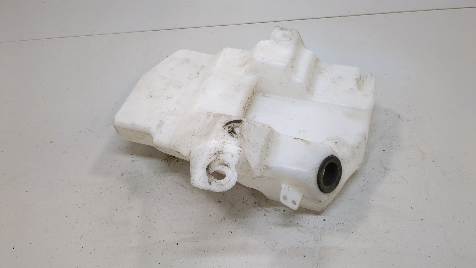 Бачок омывателя лобового стекла