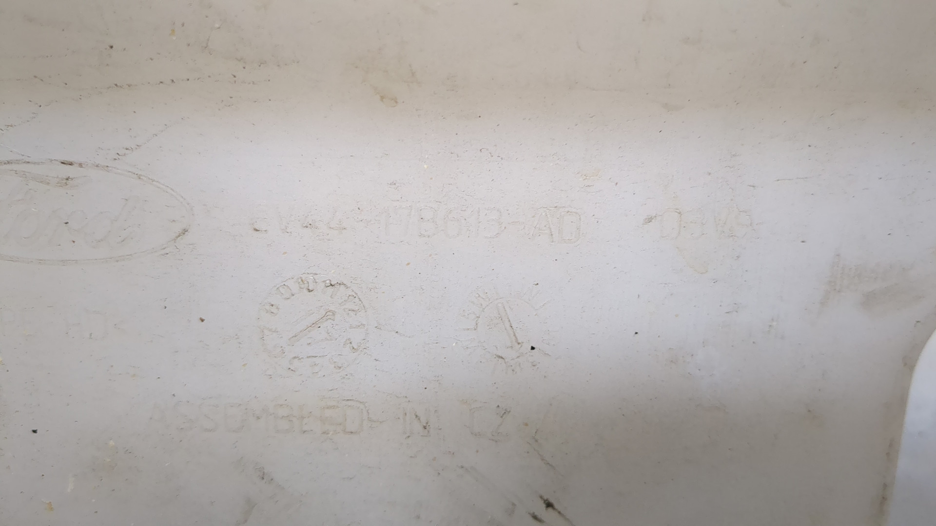 Бачок омывателя лобового стекла