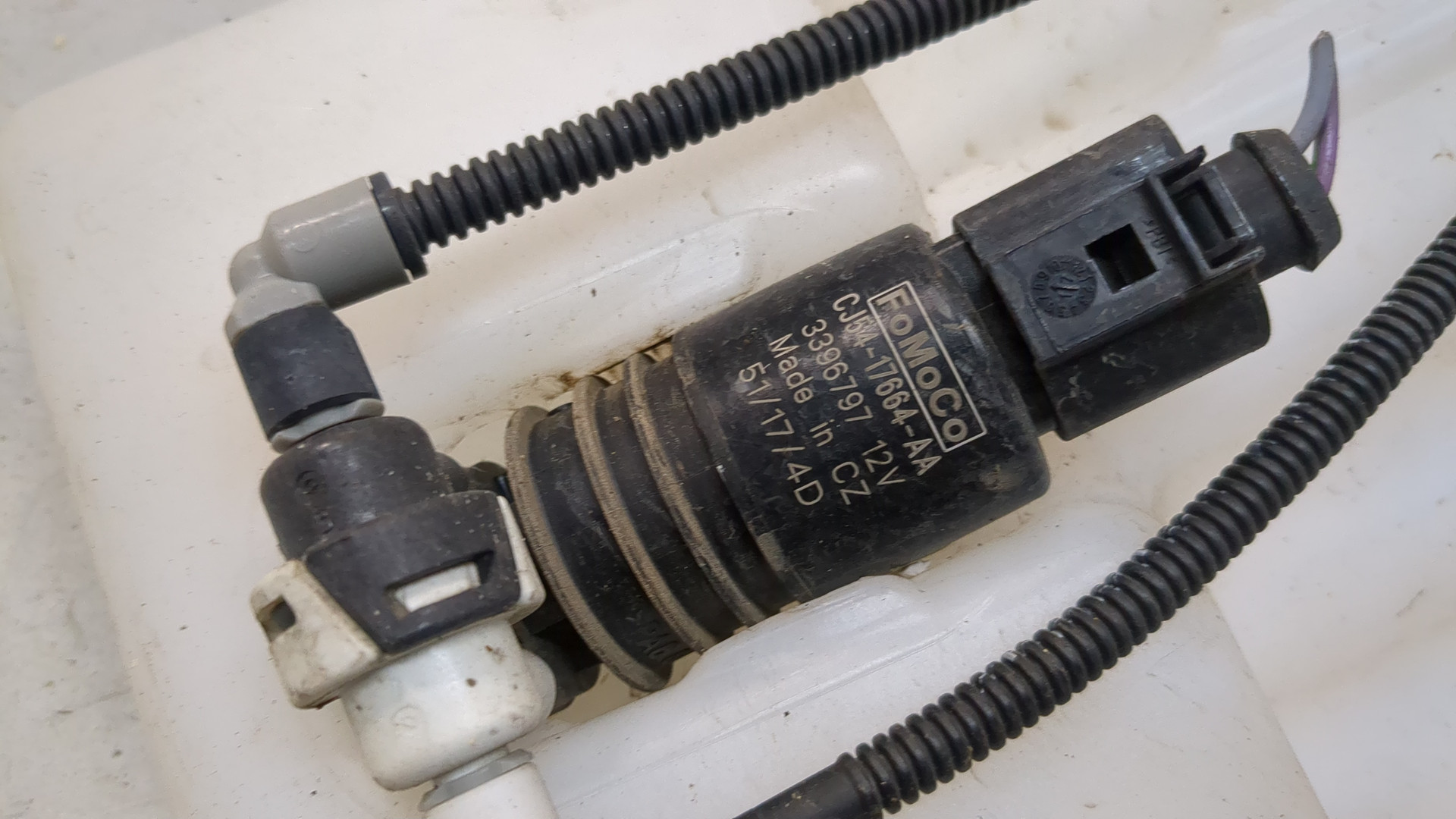 Бачок омывателя лобового стекла