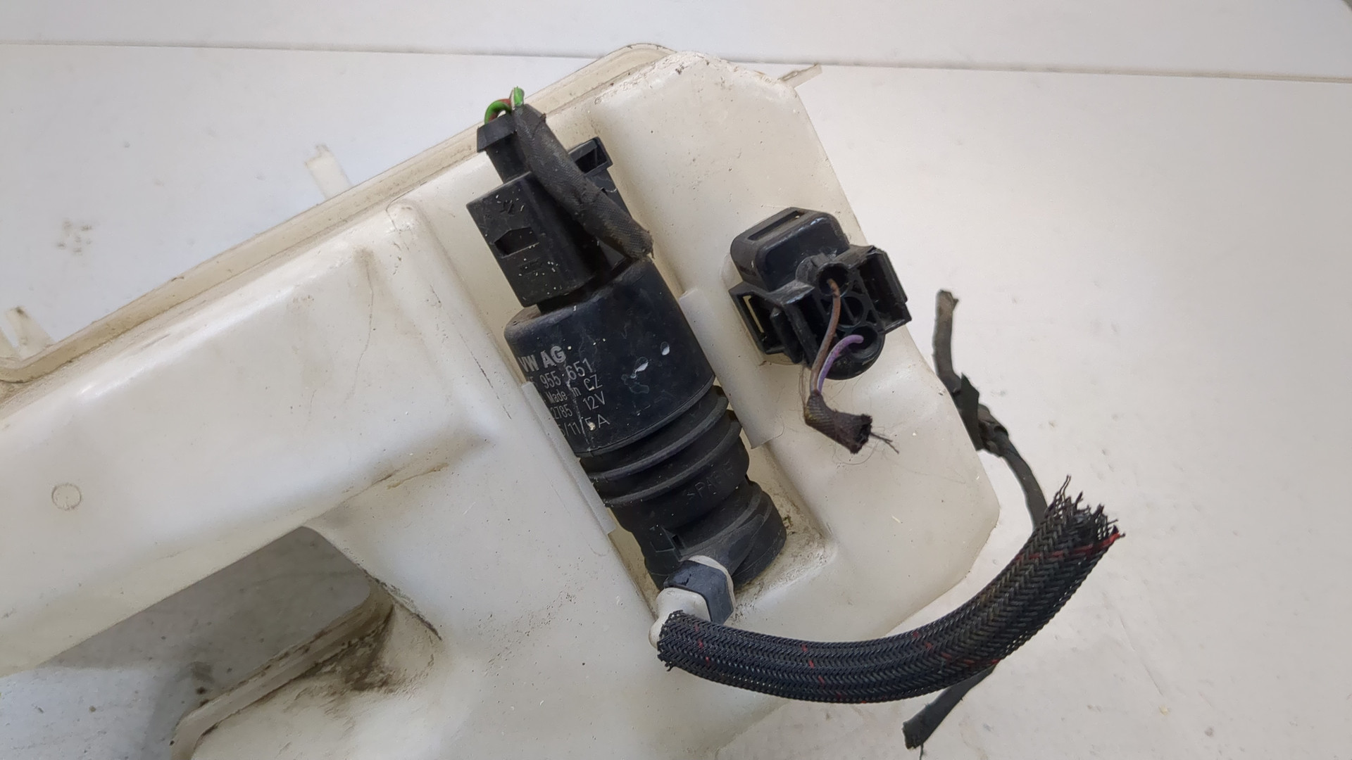 Бачок омывателя лобового стекла