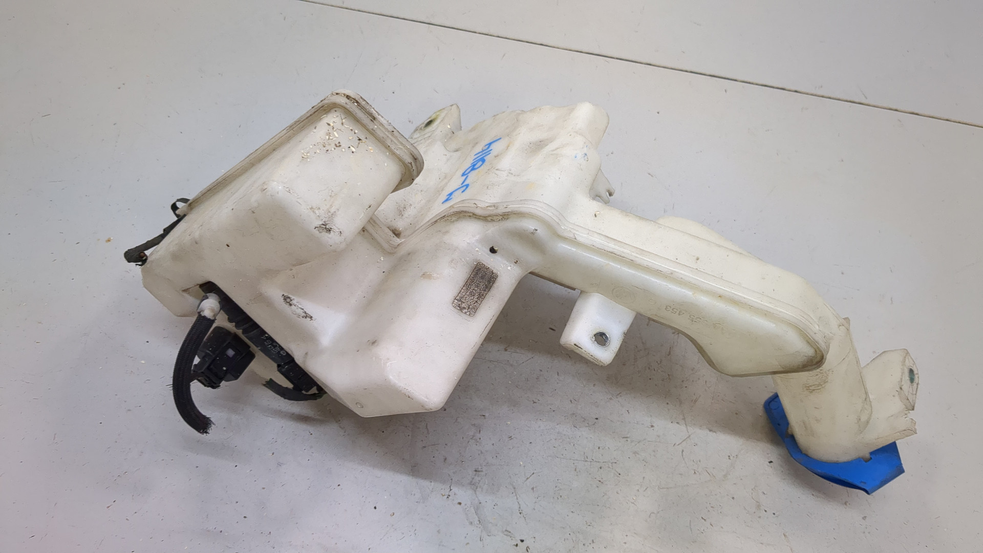 Бачок омывателя лобового стекла