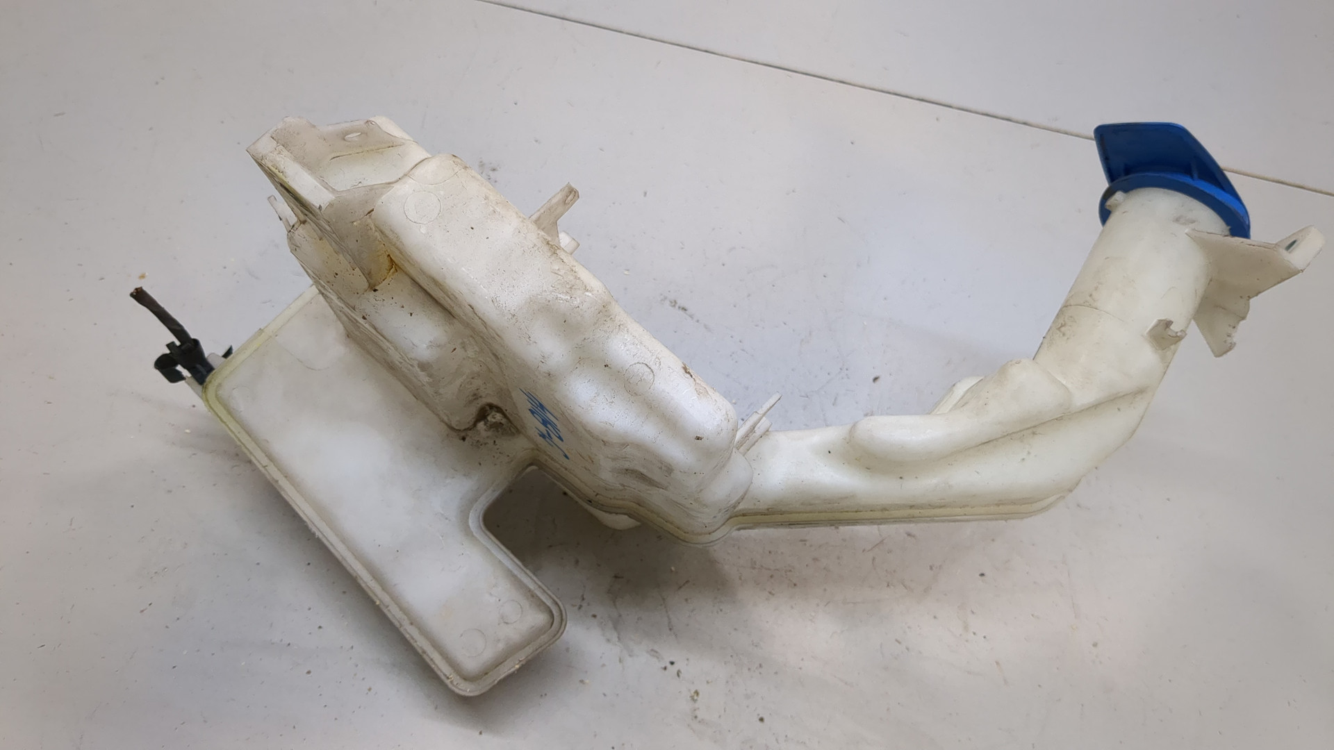 Бачок омывателя лобового стекла