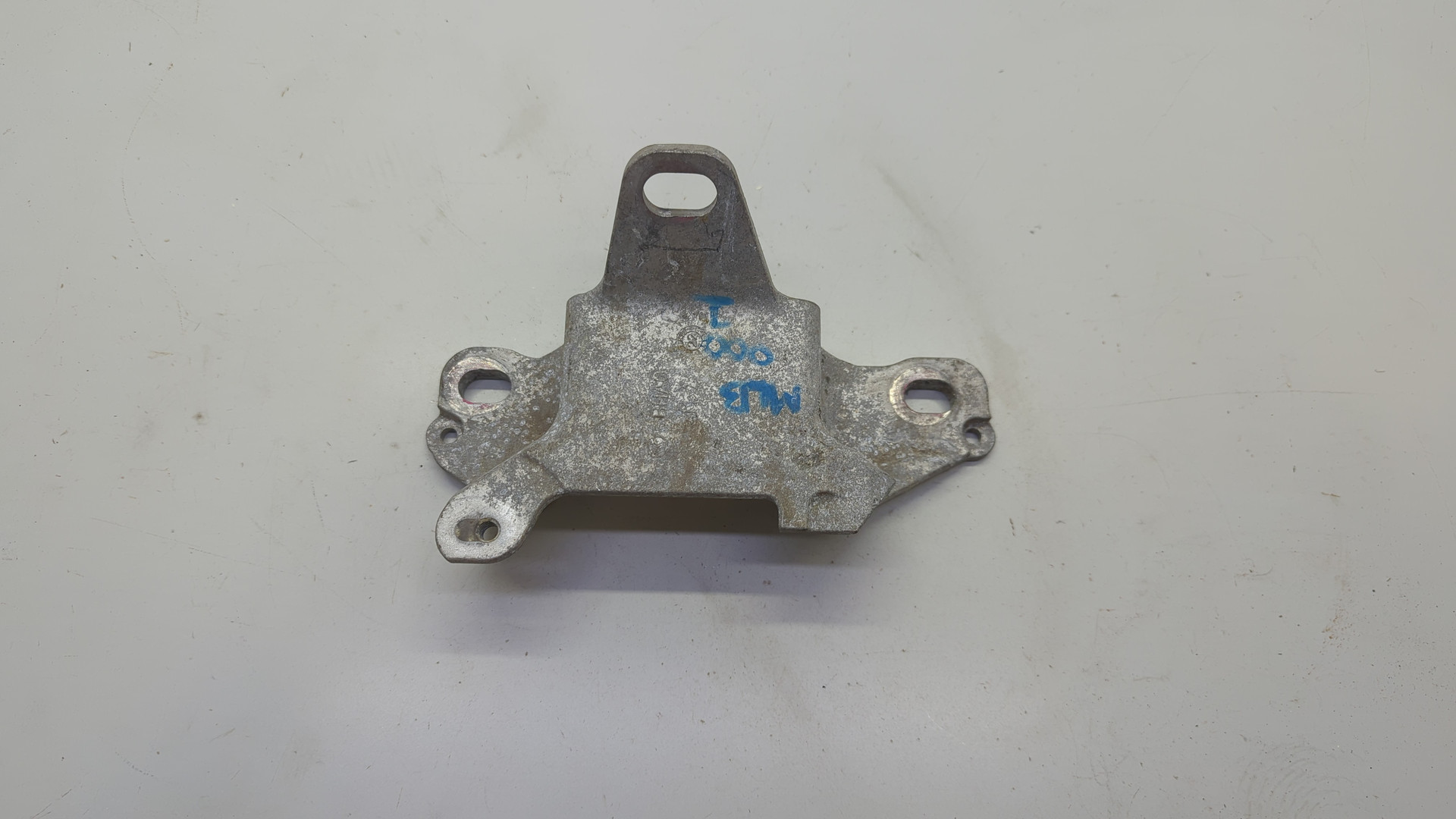 Кронштейн двигателя