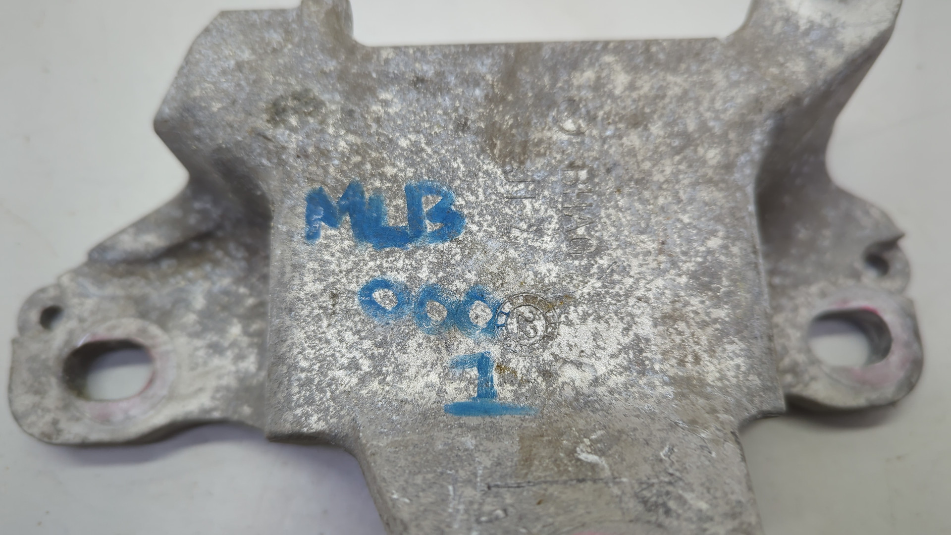 Кронштейн двигателя