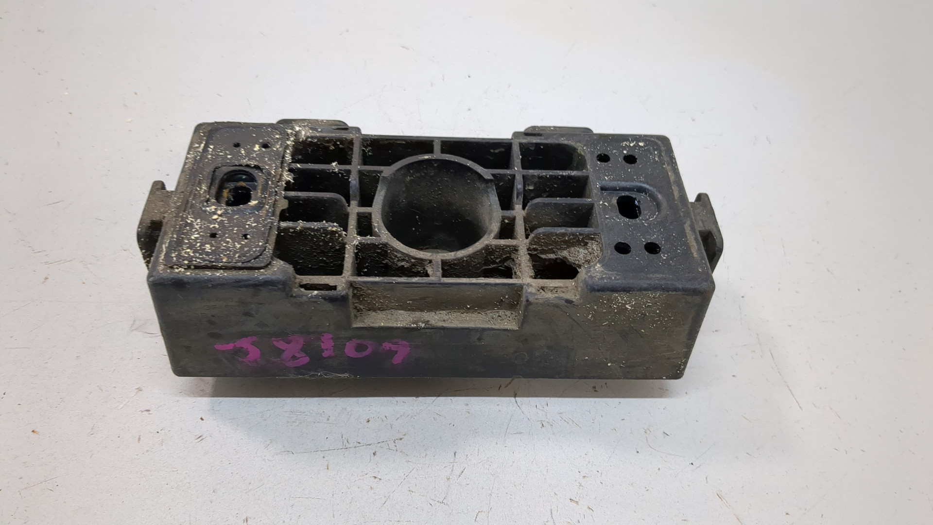 Заглушка поддомкратника