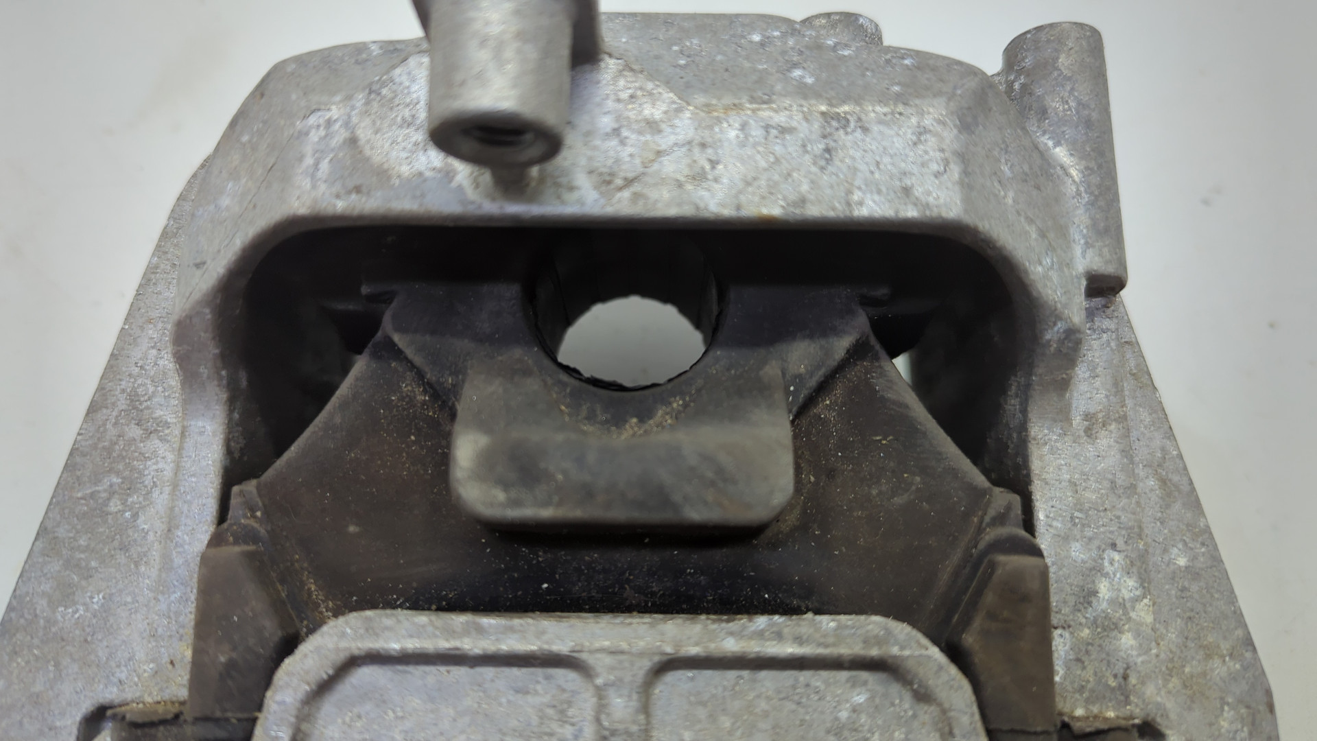 Опора двигателя