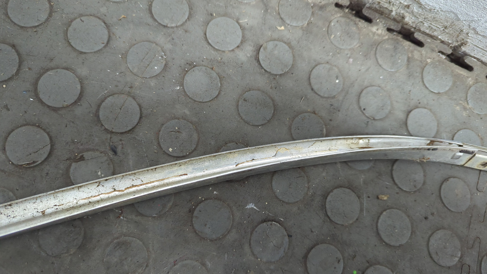 Молдинг крыши левый