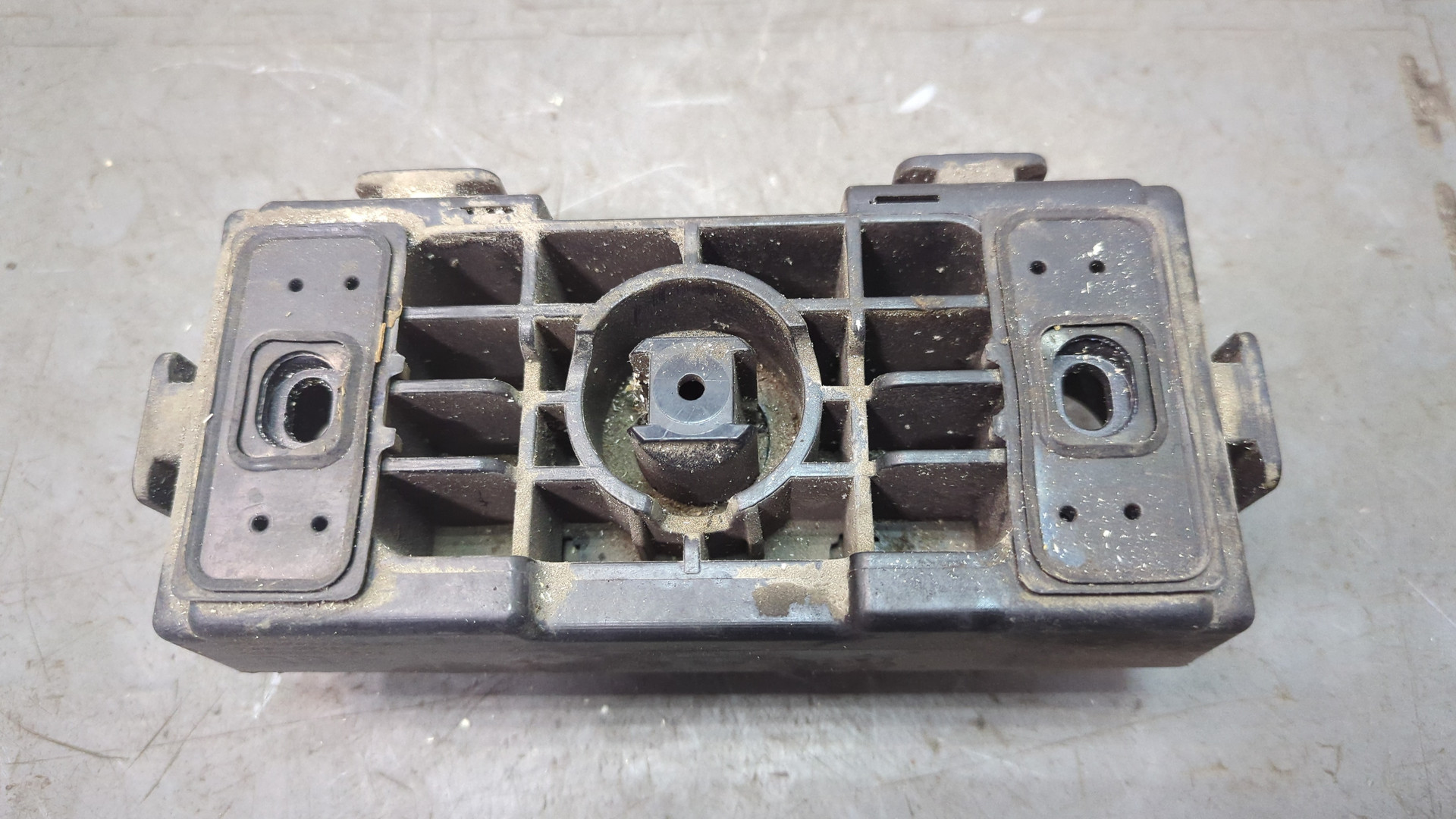 Заглушка поддомкратника