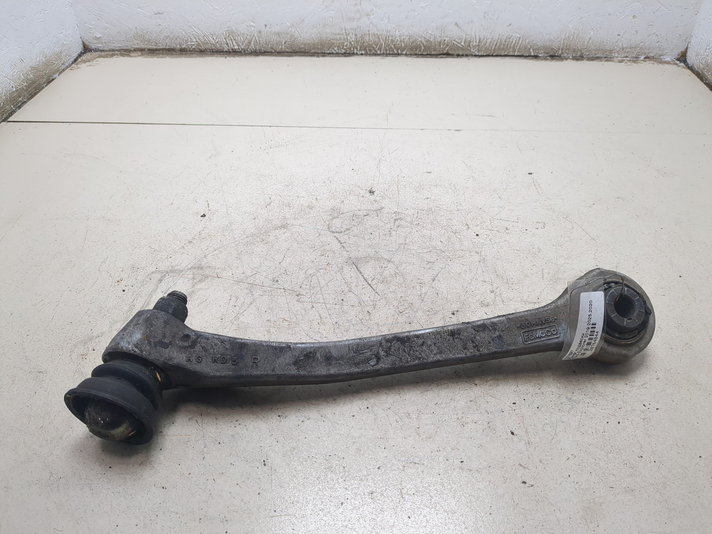 Рычаг передний правый