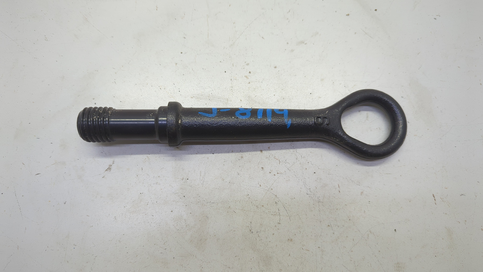 Крюк буксировочный