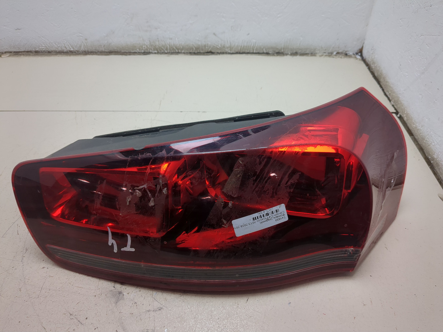 Фонарь задний правый