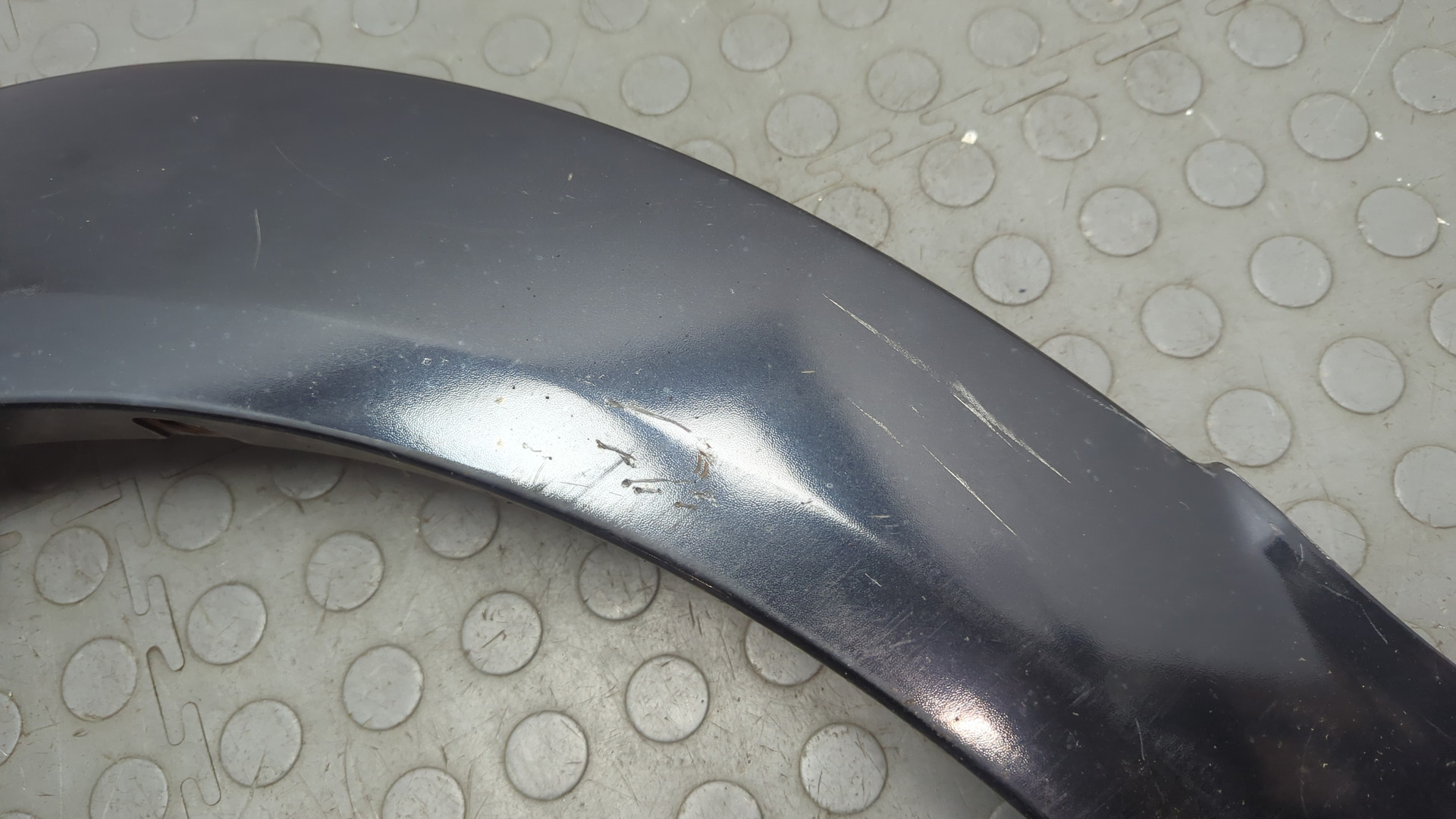 Накладка переднего крыла левого