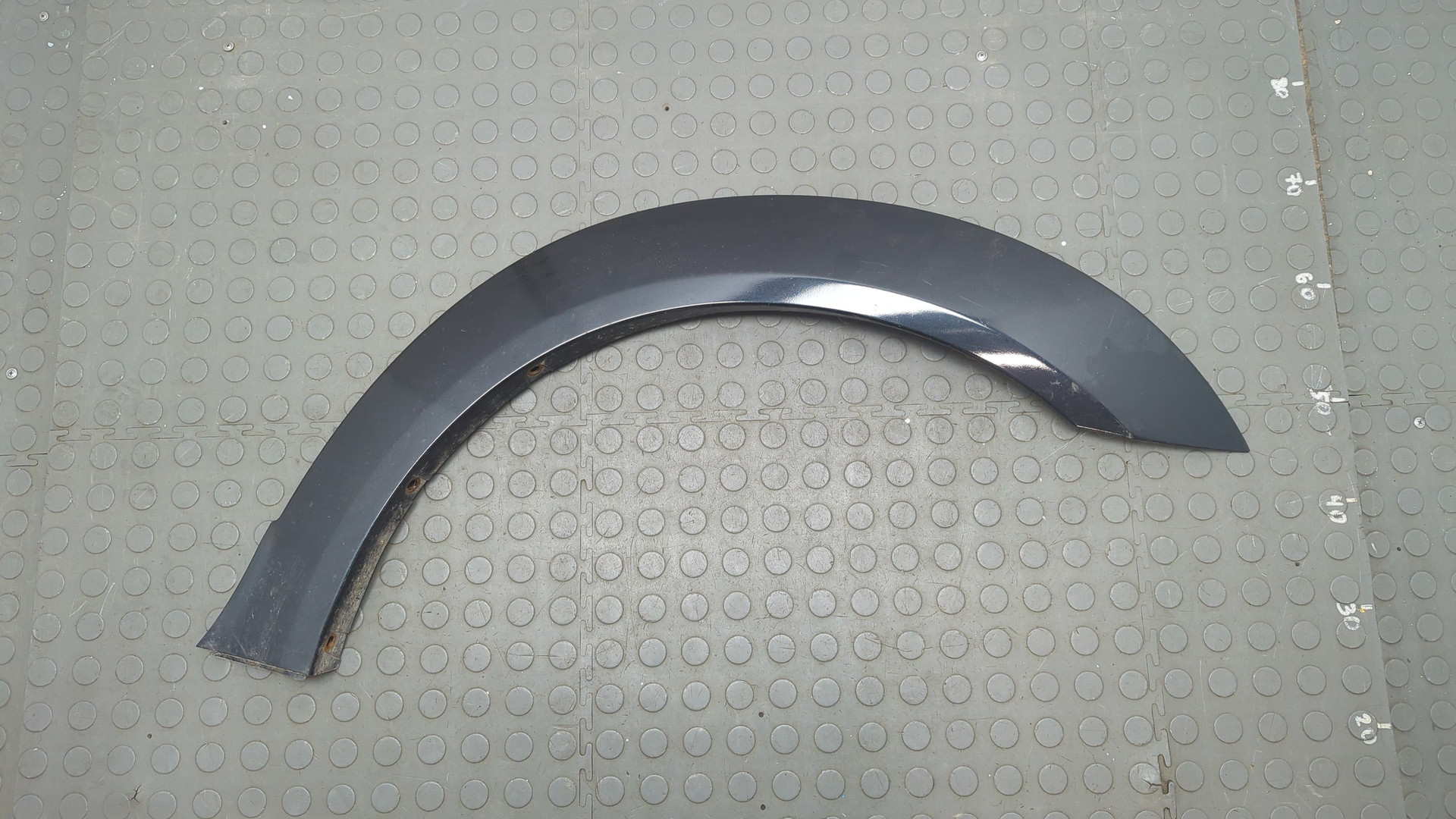 Накладка переднего крыла правого