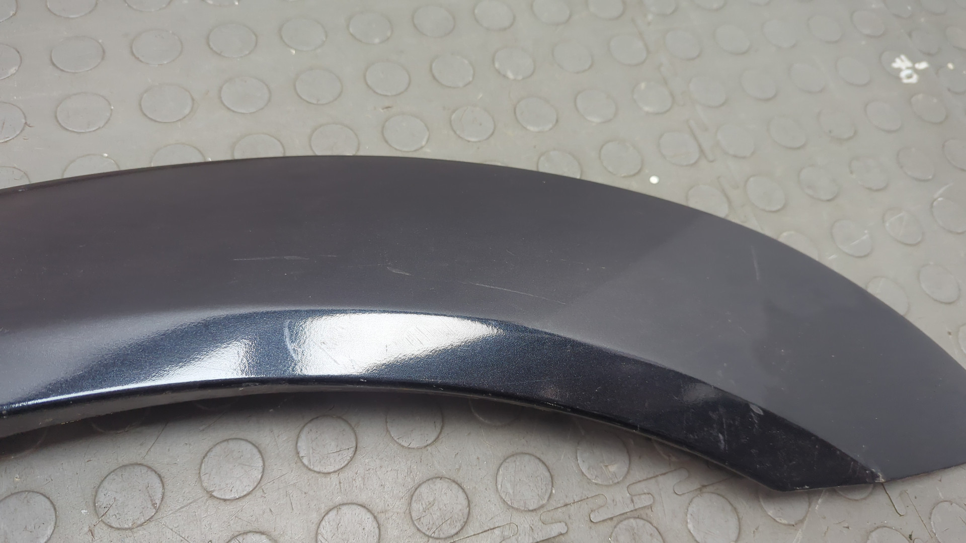 Накладка переднего крыла правого