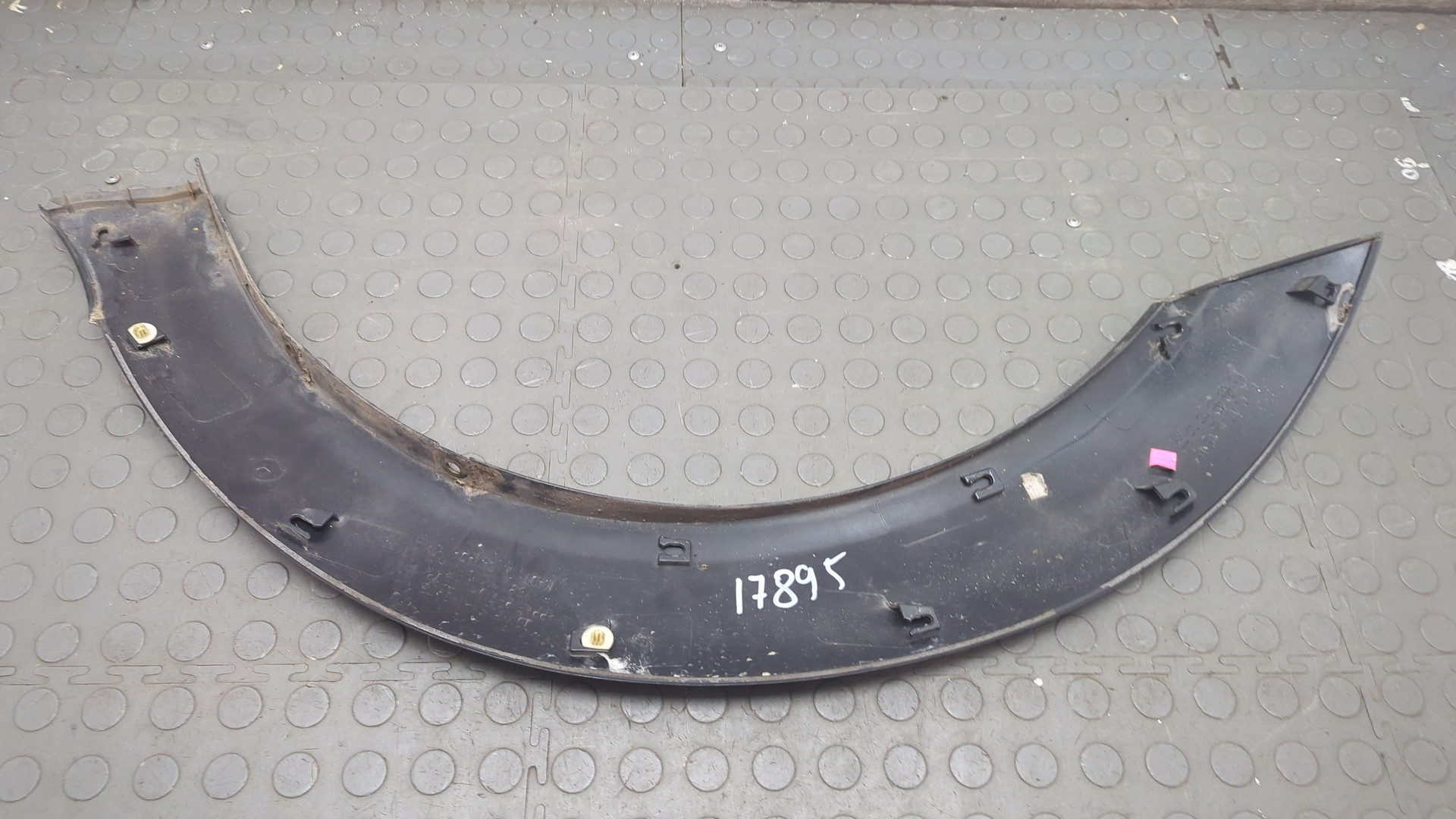 Накладка переднего крыла правого