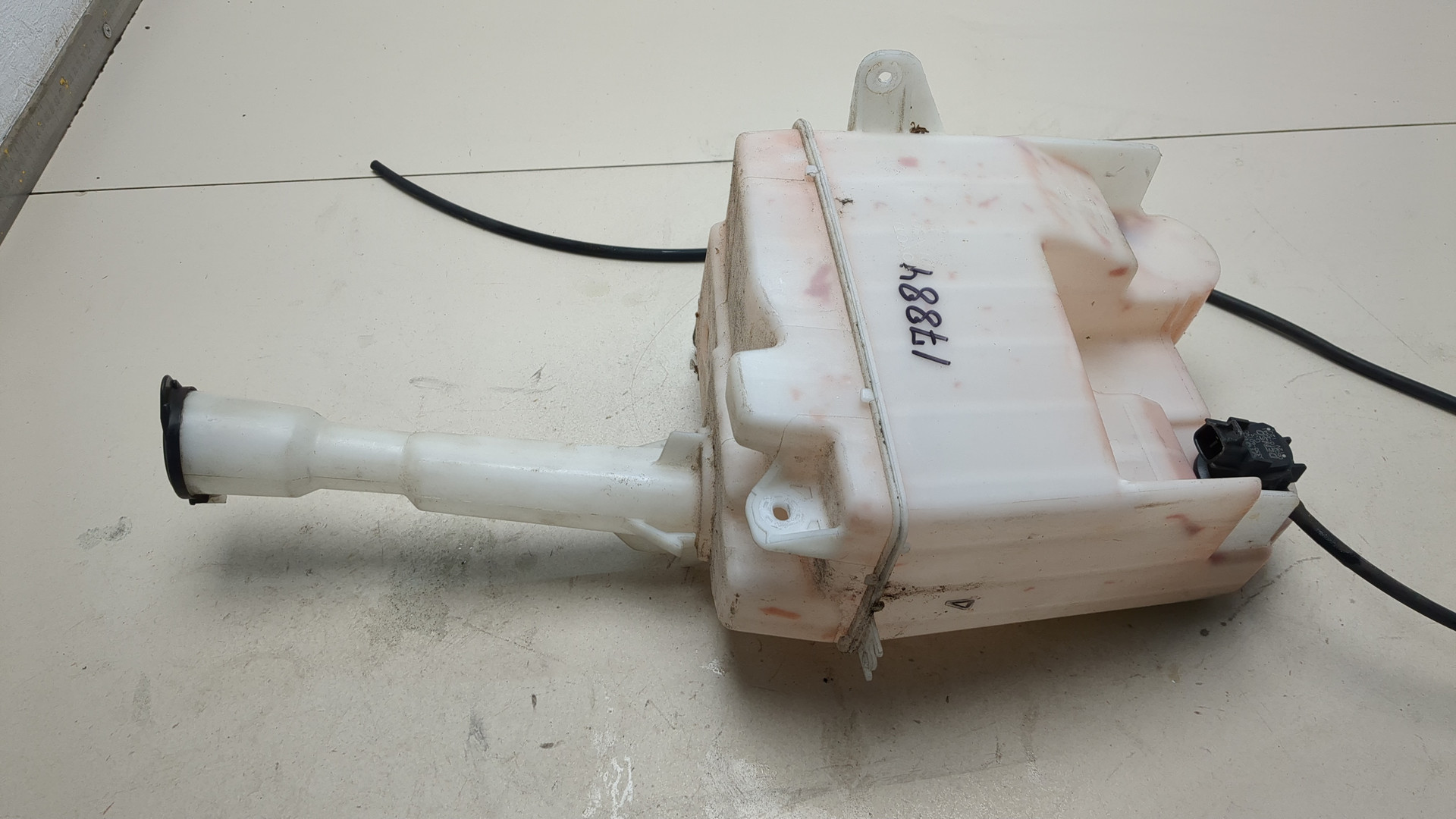 Бачок омывателя лобового стекла