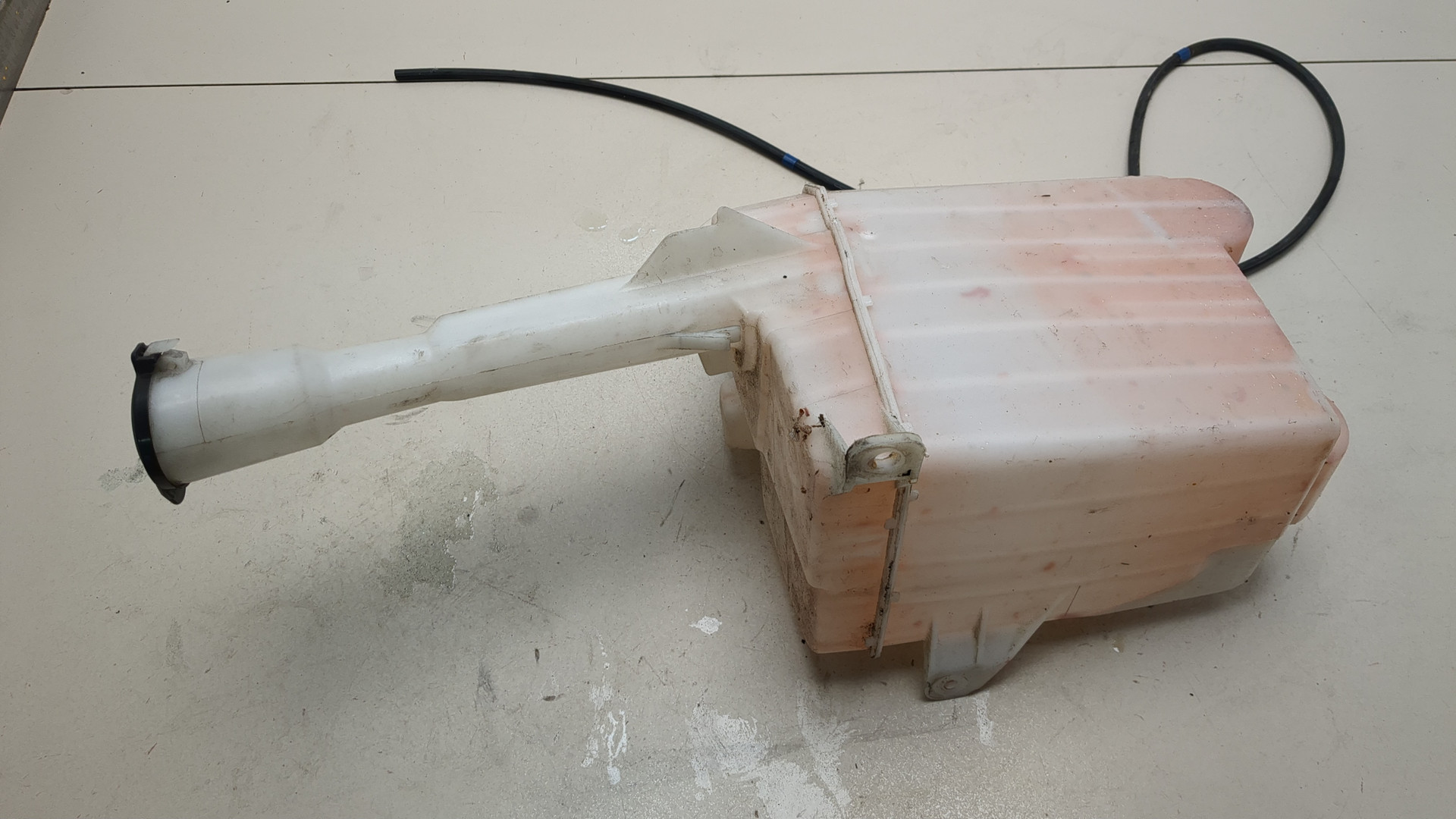 Бачок омывателя лобового стекла