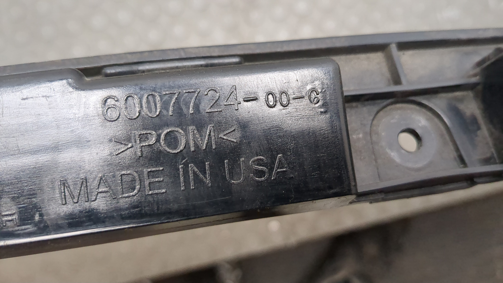 Кронштейн заднего бампера