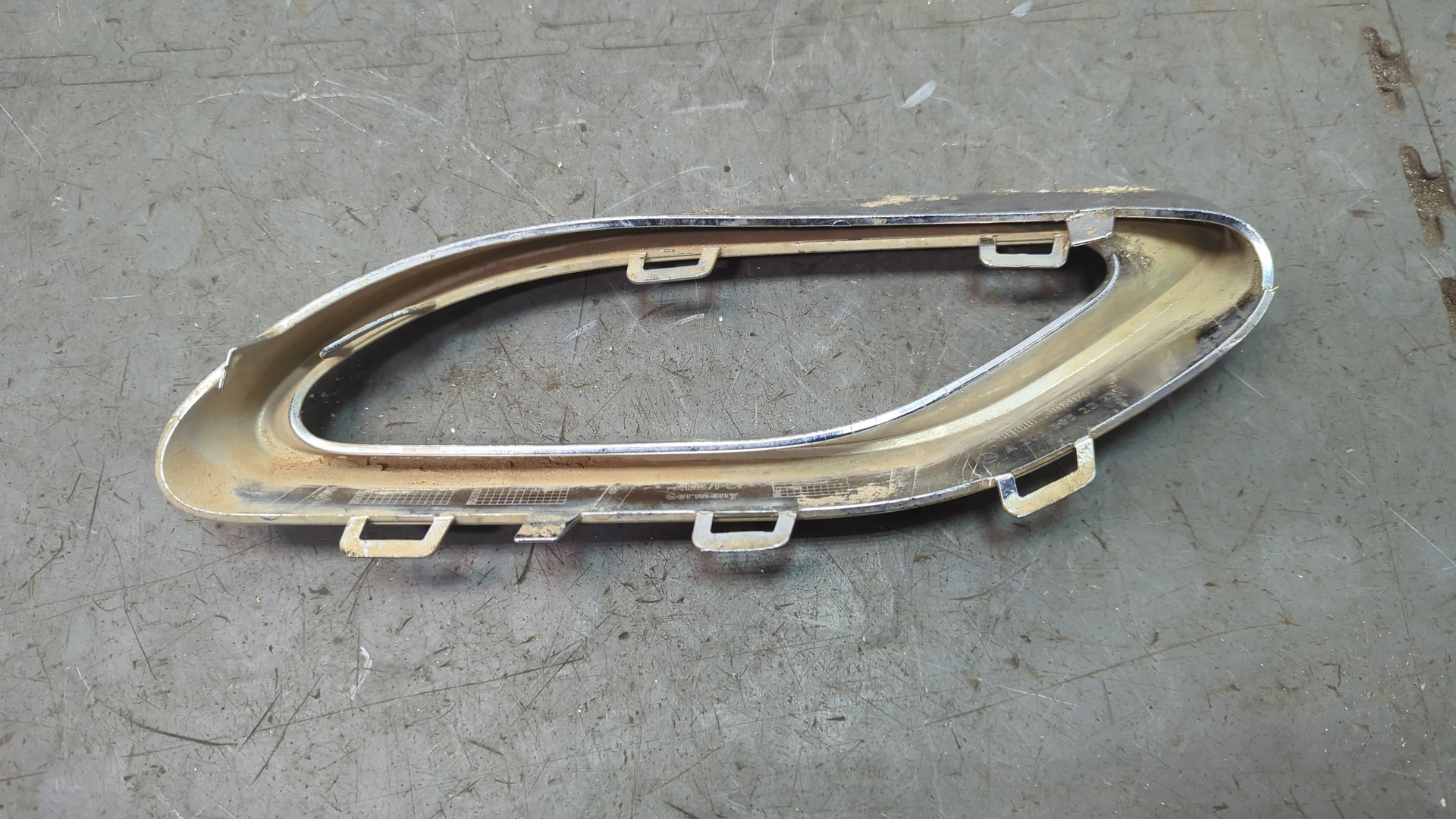 Молдинг заднего бампера правый